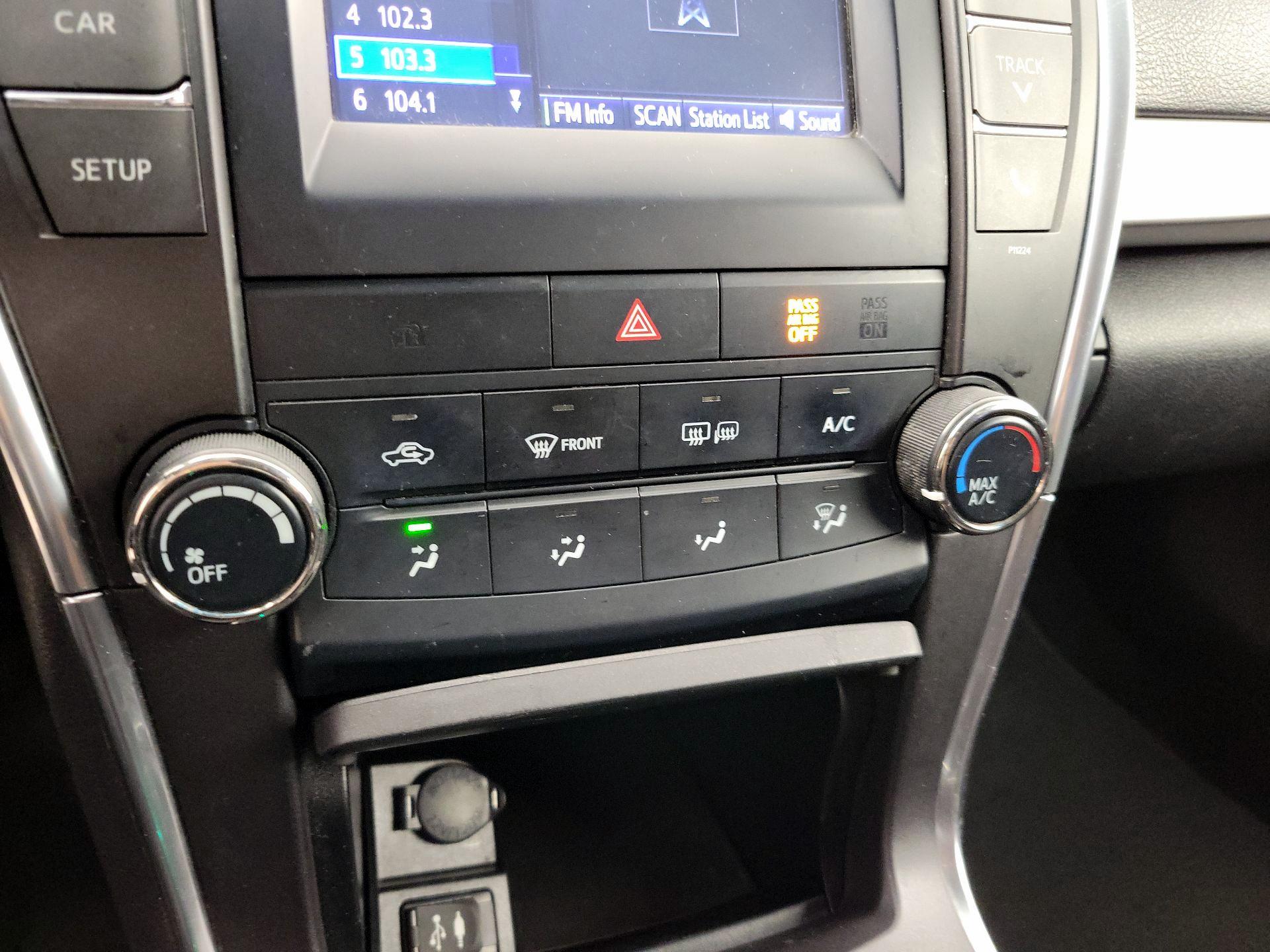 Thumbnail: 2016 Toyota Camry - 16