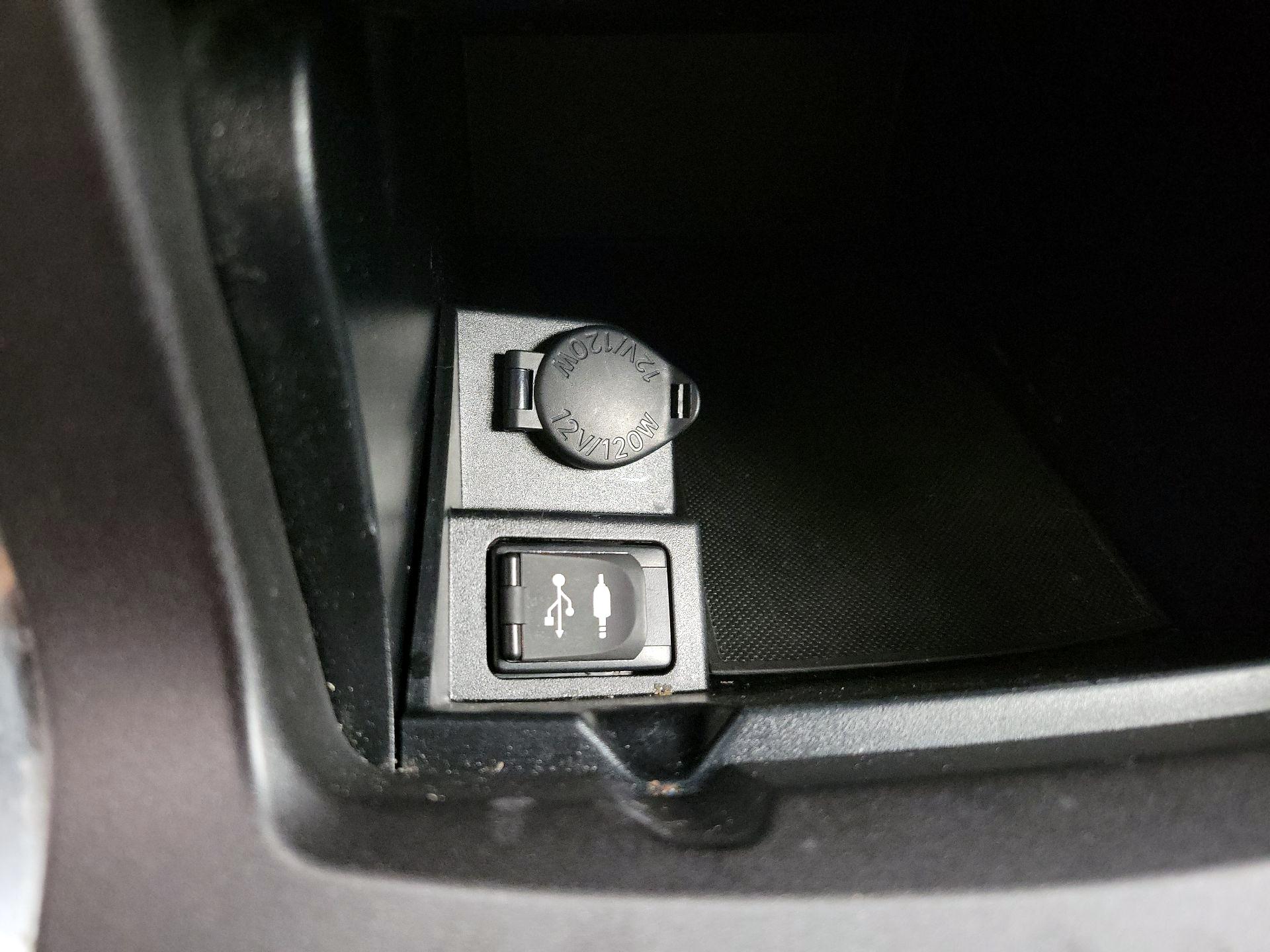 Thumbnail: 2016 Toyota Camry - 18