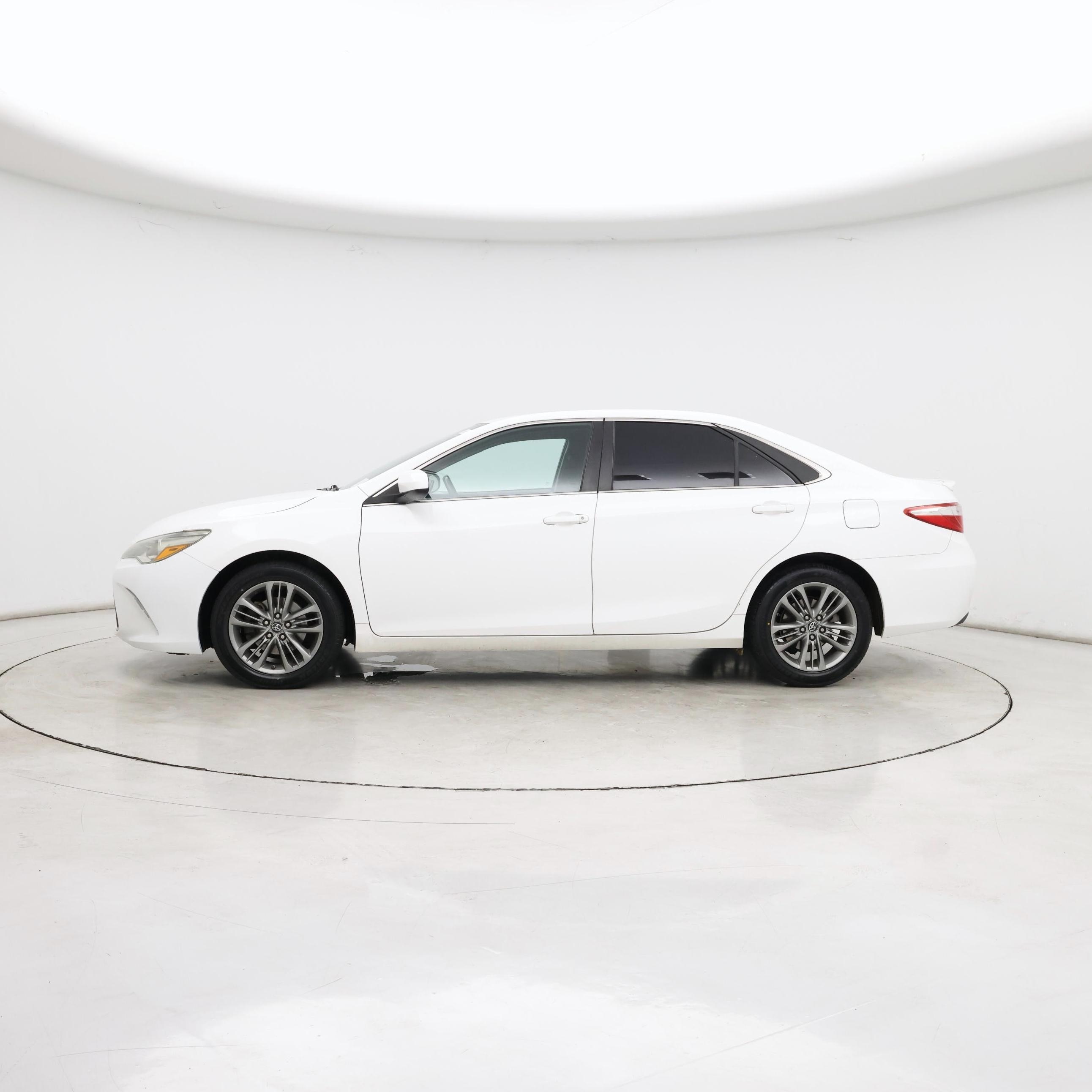 Thumbnail: 2016 Toyota Camry - 3