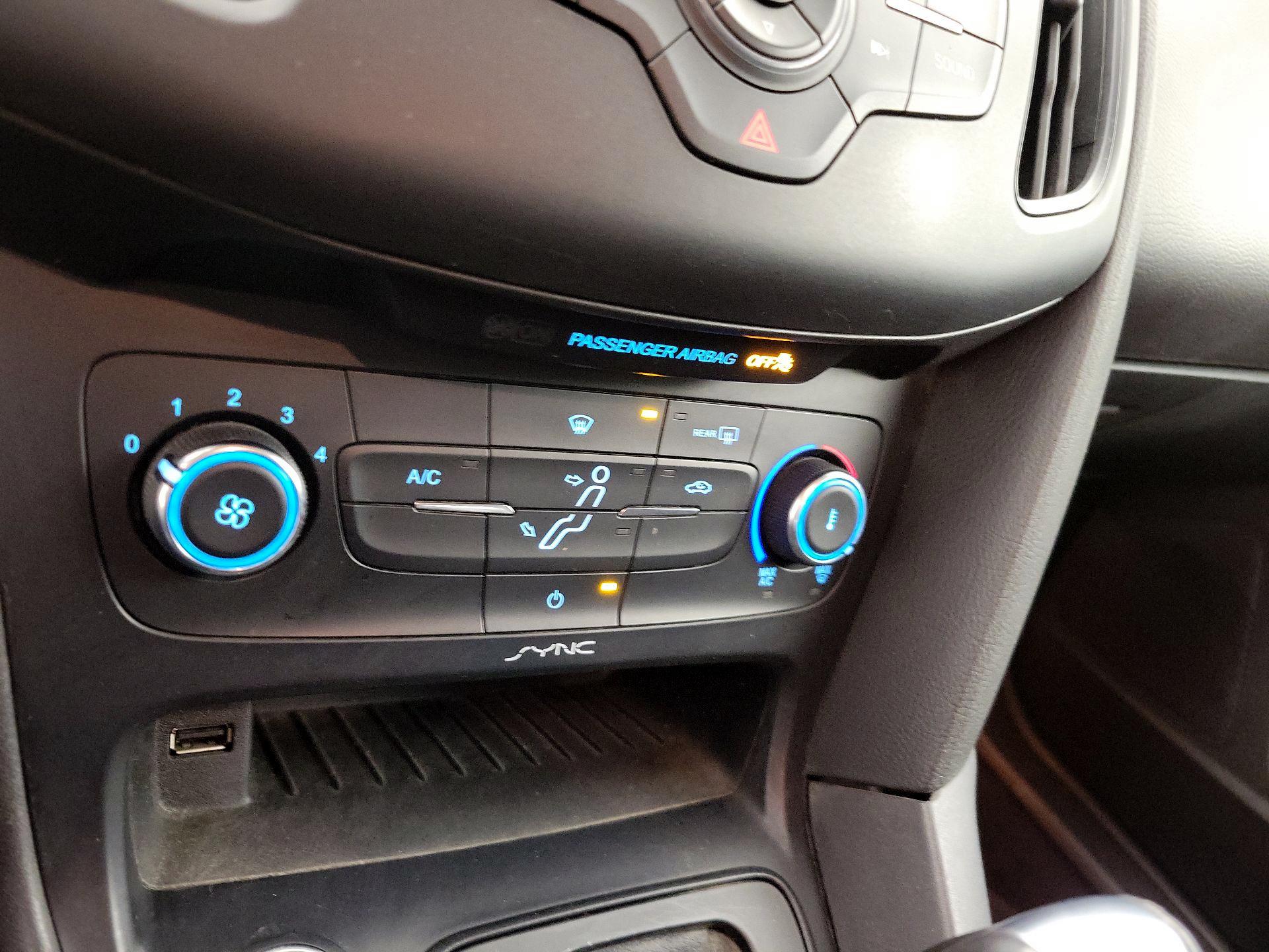 Thumbnail: 2016 Ford Focus - 16