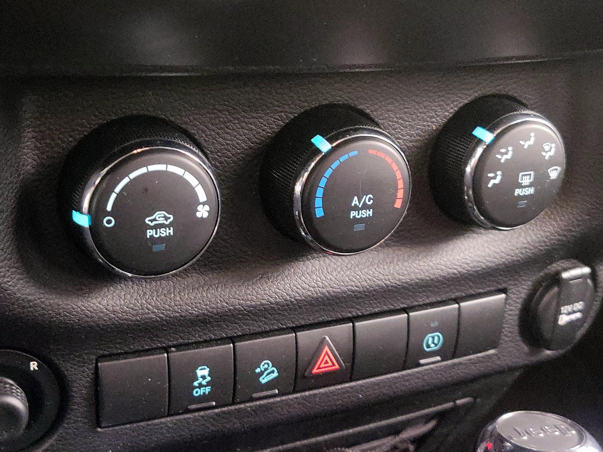 Thumbnail: 2017 Jeep Wrangler - 14