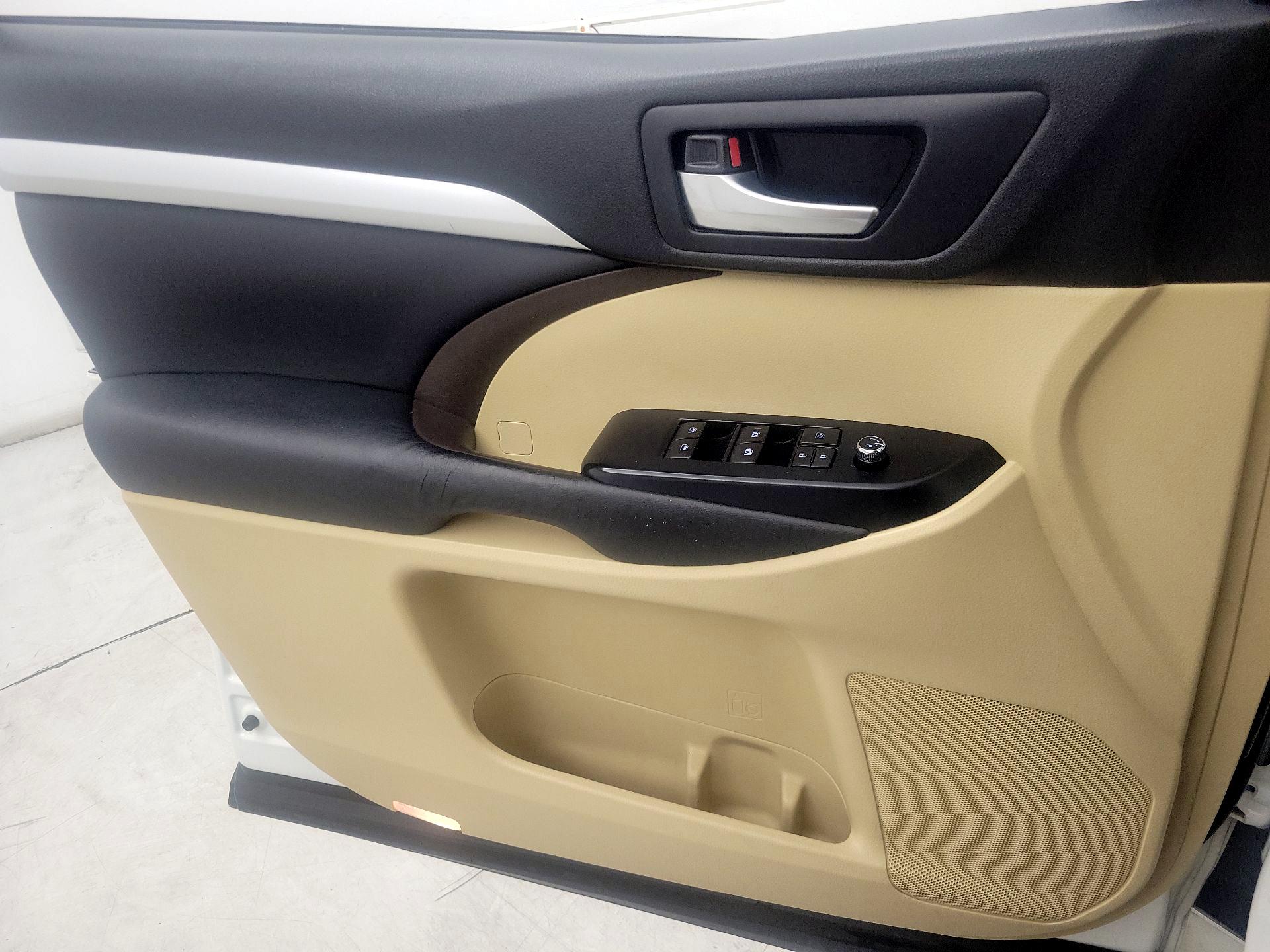 Thumbnail: 2017 Toyota Highlander - 12