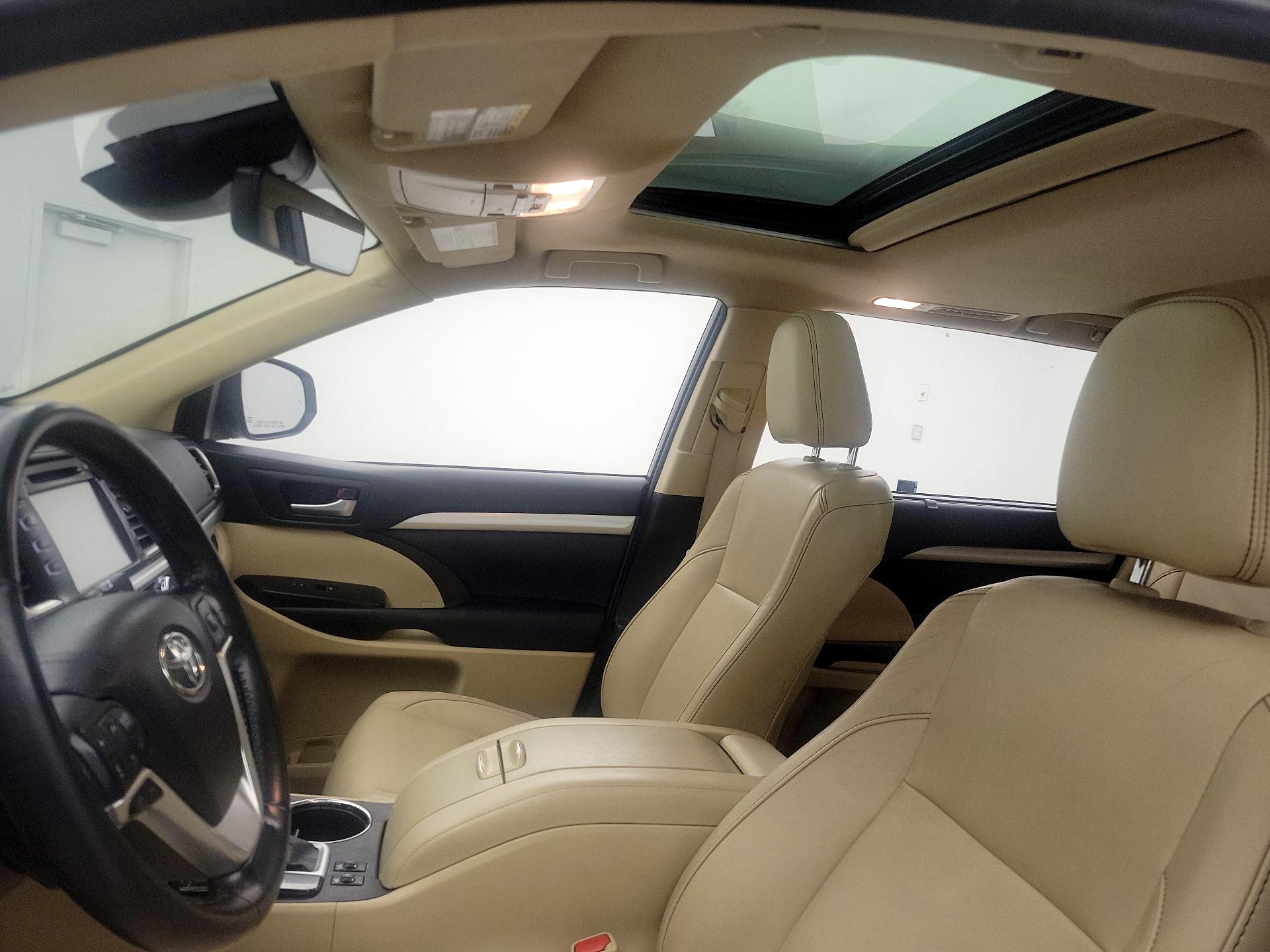 Thumbnail: 2017 Toyota Highlander - 20