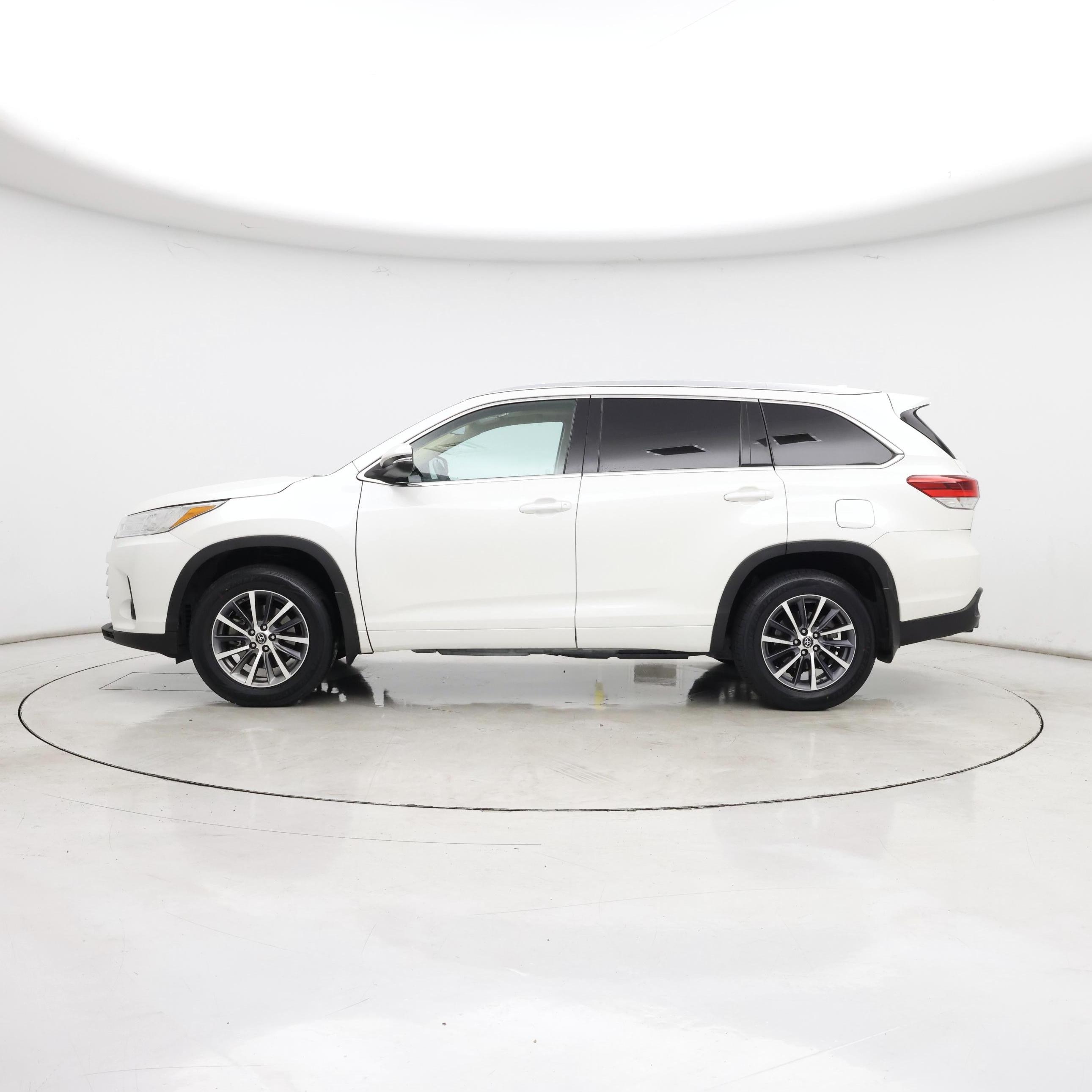 Thumbnail: 2017 Toyota Highlander - 3