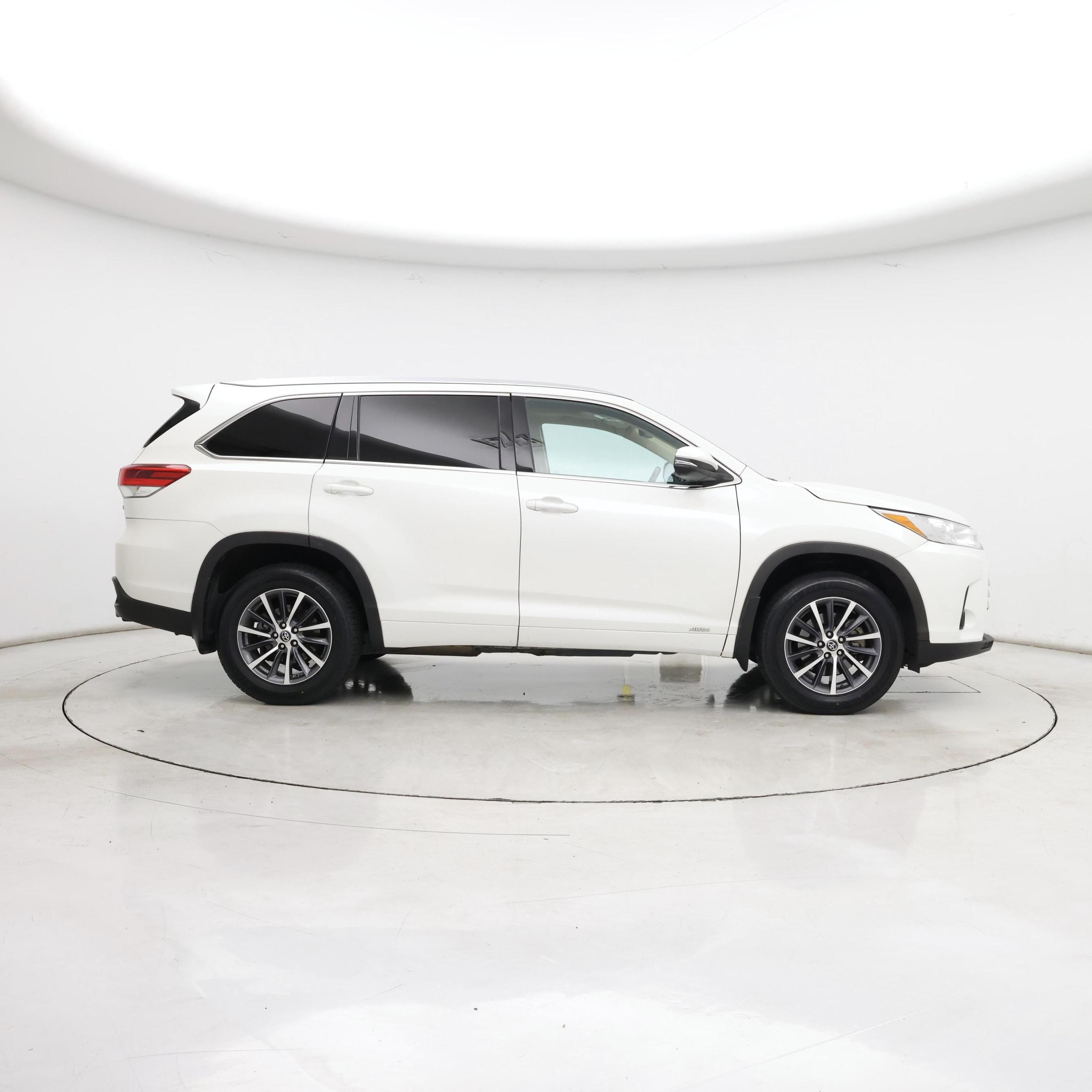 Thumbnail: 2017 Toyota Highlander - 7