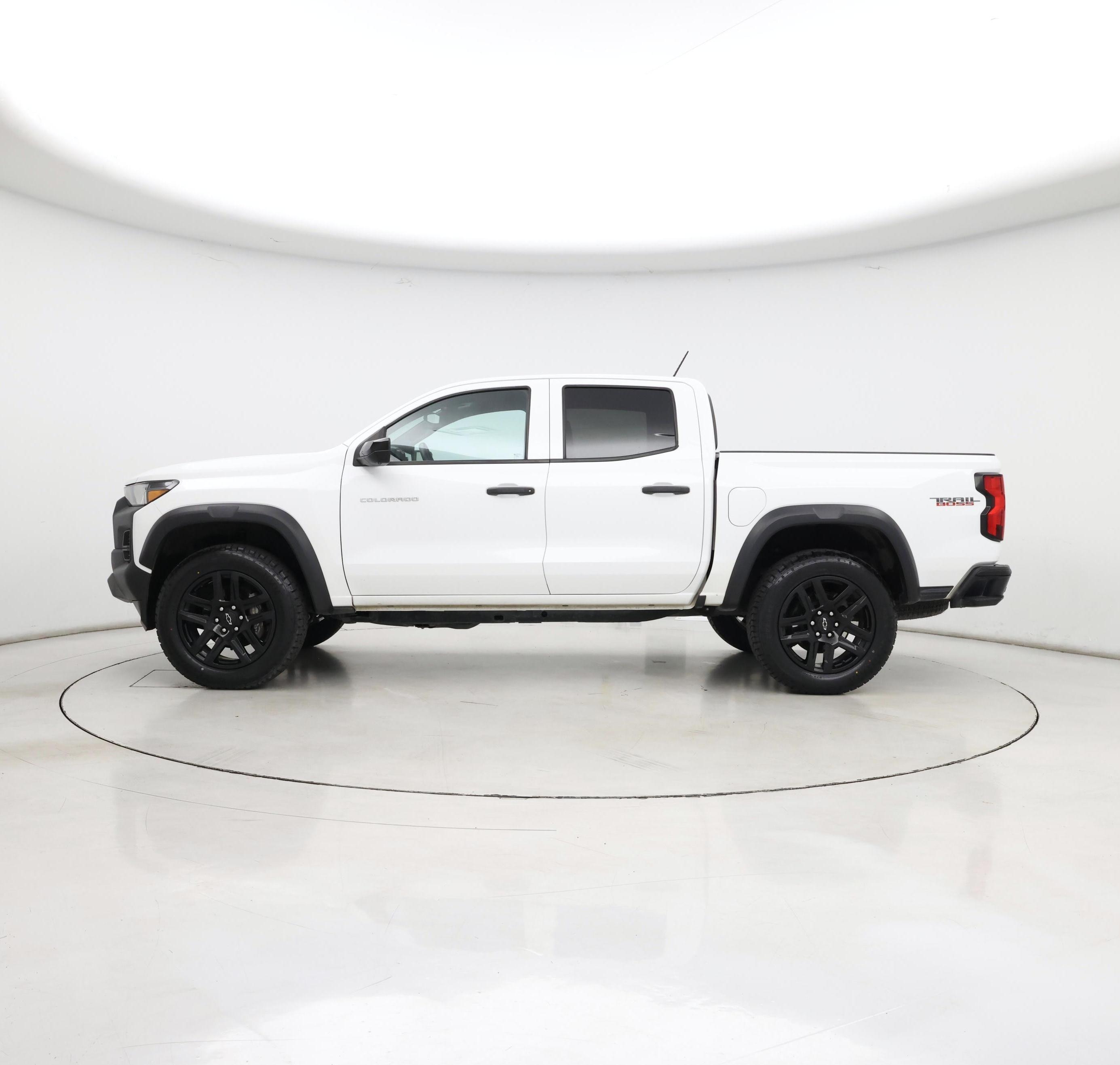 Thumbnail: 2023 Chevrolet Colorado - 3