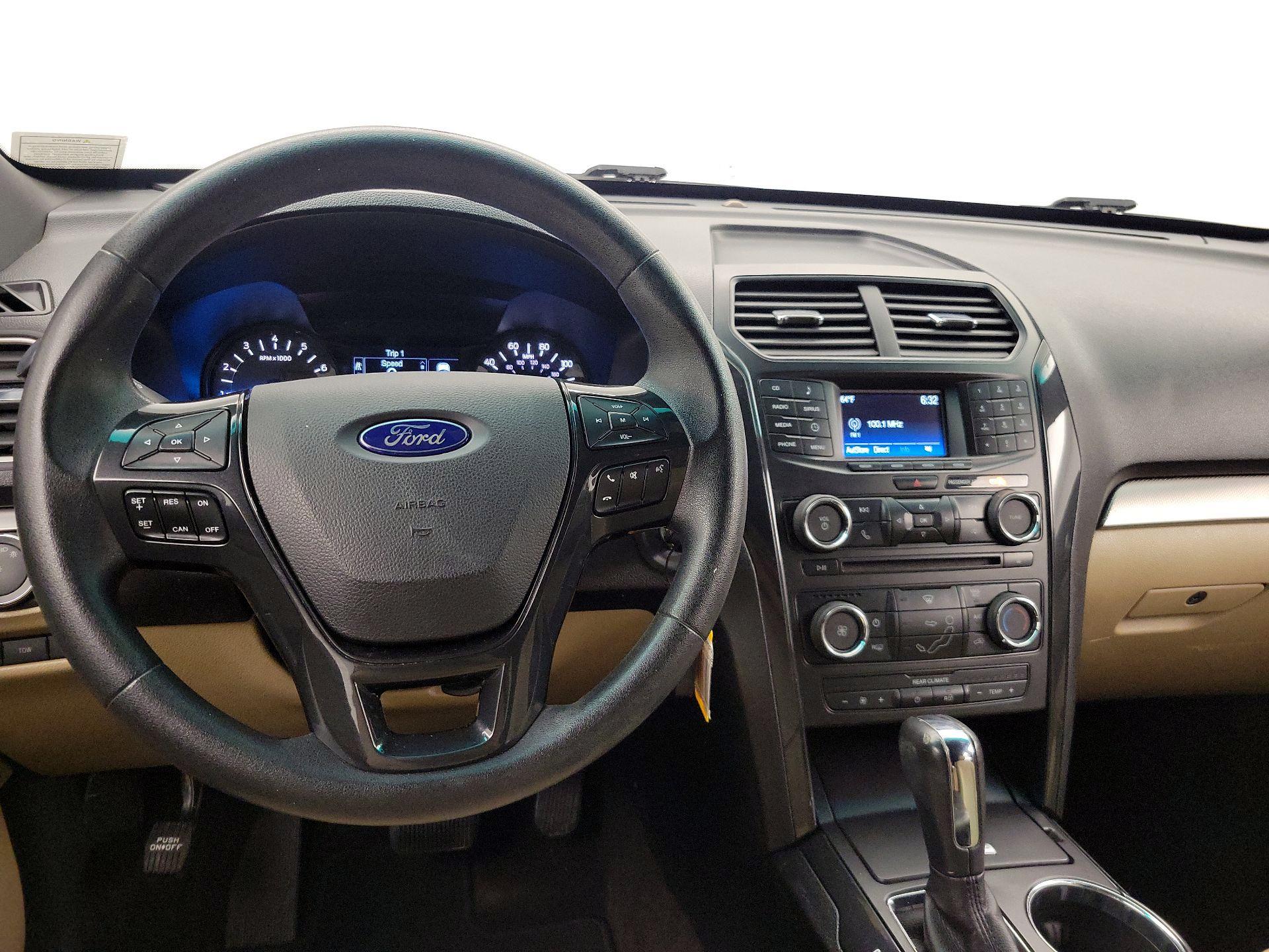 Thumbnail: 2016 Ford Explorer - 9