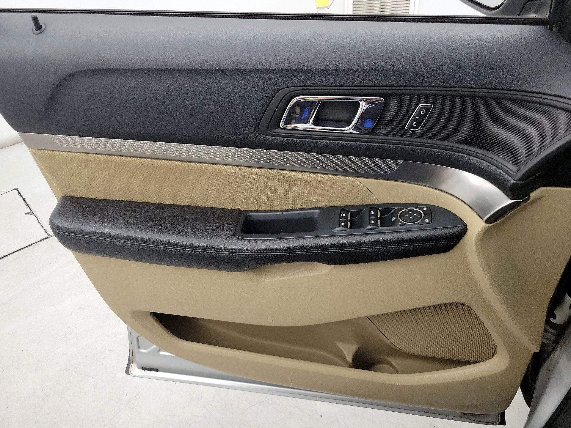 Thumbnail: 2016 Ford Explorer - 12