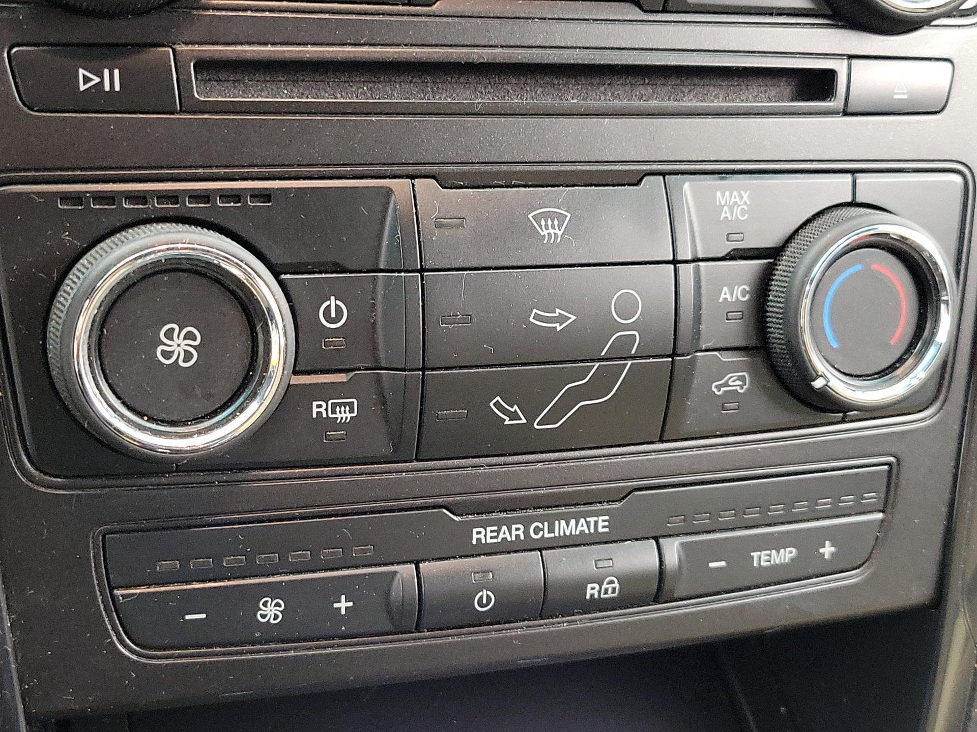 Thumbnail: 2016 Ford Explorer - 16