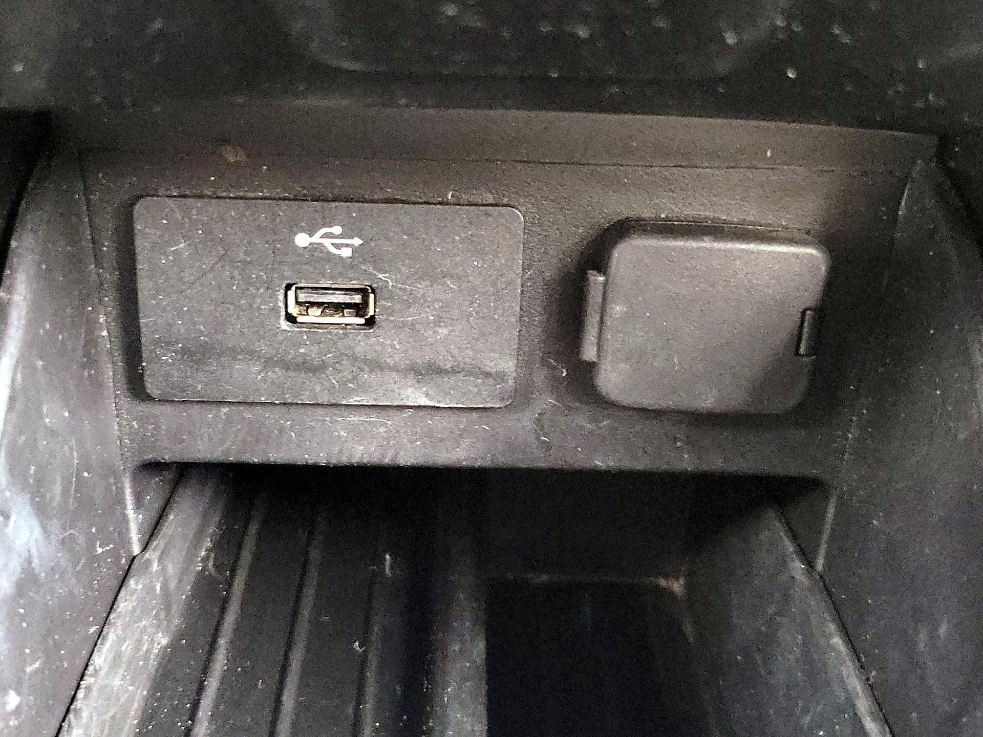 Thumbnail: 2016 Ford Explorer - 18