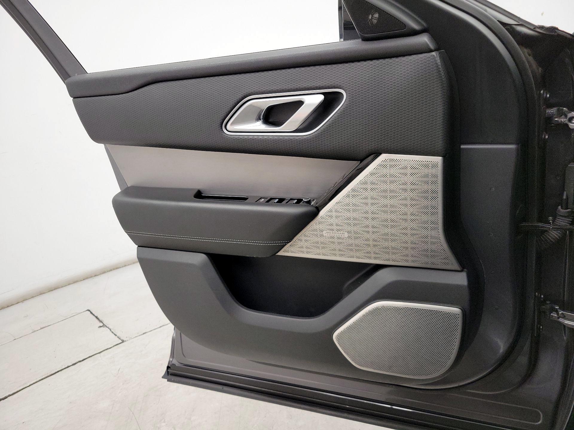 Thumbnail: 2018 Land Rover Range Rover Velar - 12