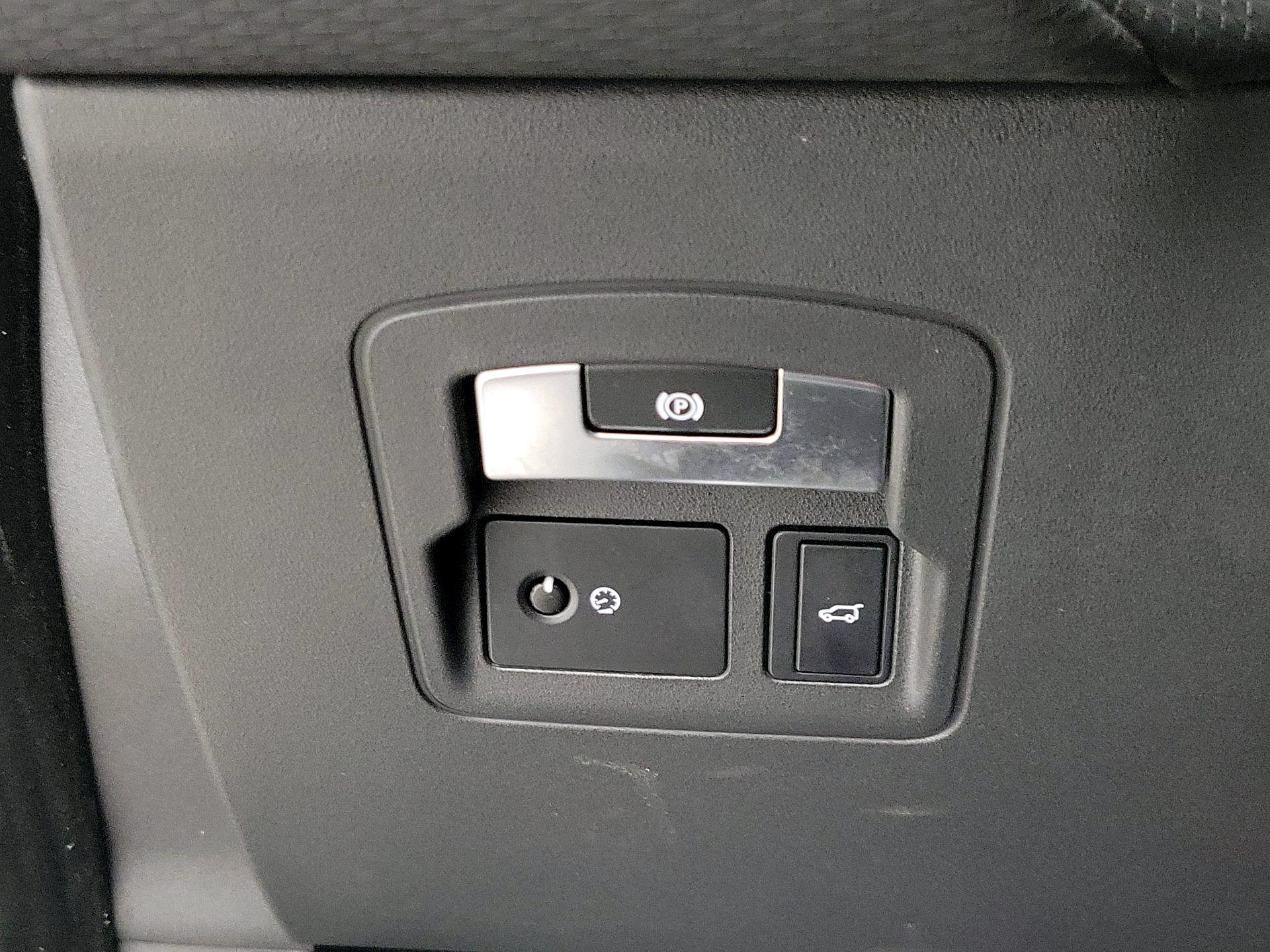 Thumbnail: 2018 Land Rover Range Rover Velar - 13