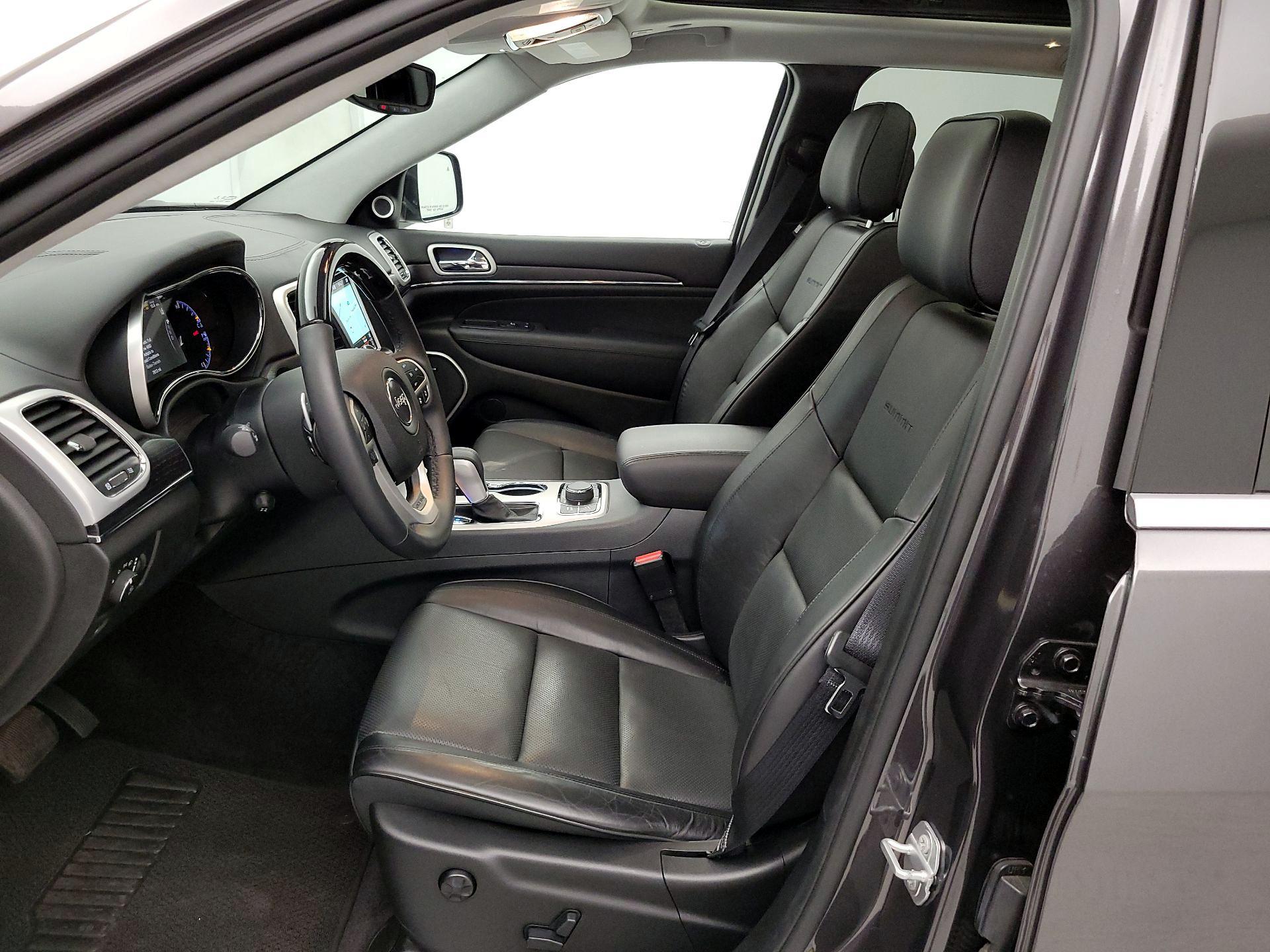 Thumbnail: 2018 Jeep Grand Cherokee - 11