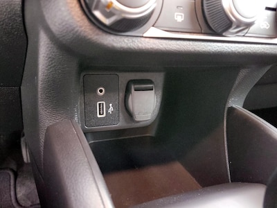 USB/AUX Ports