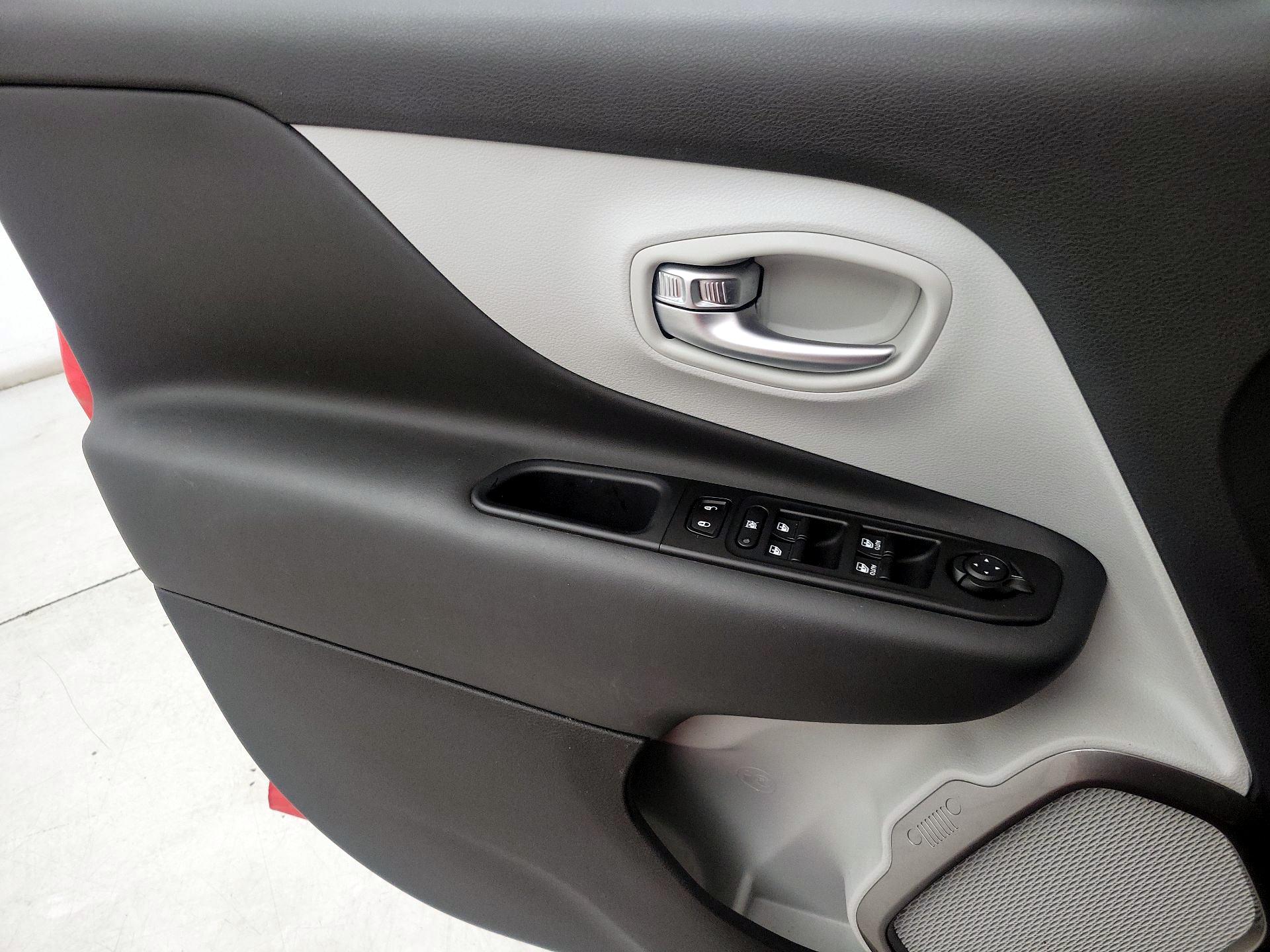 Thumbnail: 2022 Jeep Renegade - 12