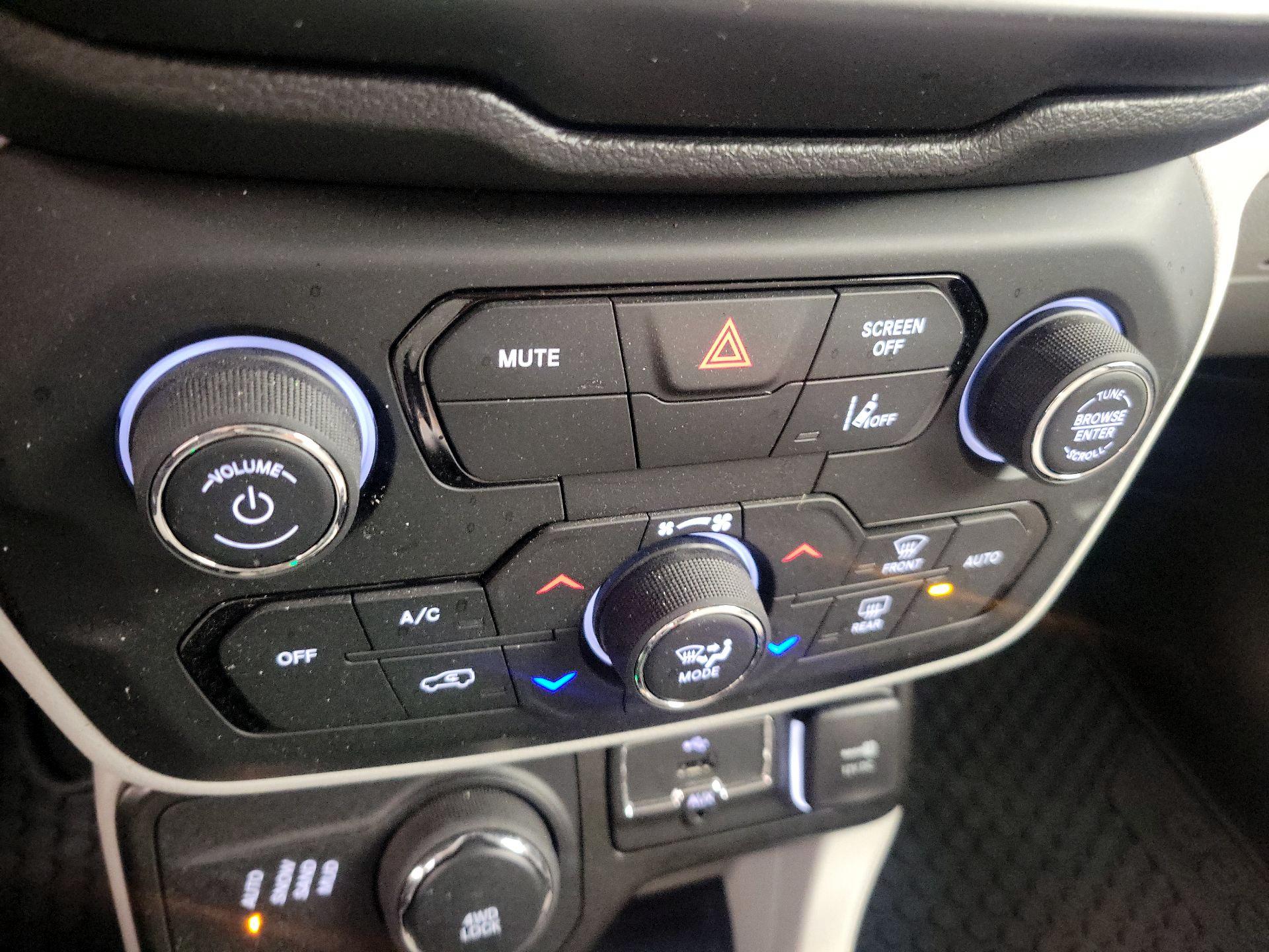 Thumbnail: 2022 Jeep Renegade - 17