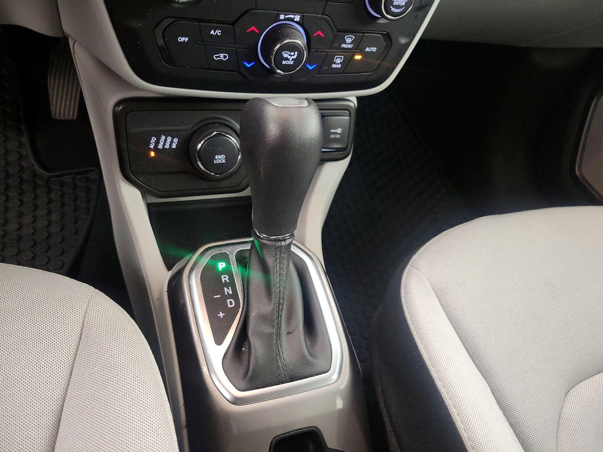 Thumbnail: 2022 Jeep Renegade - 18