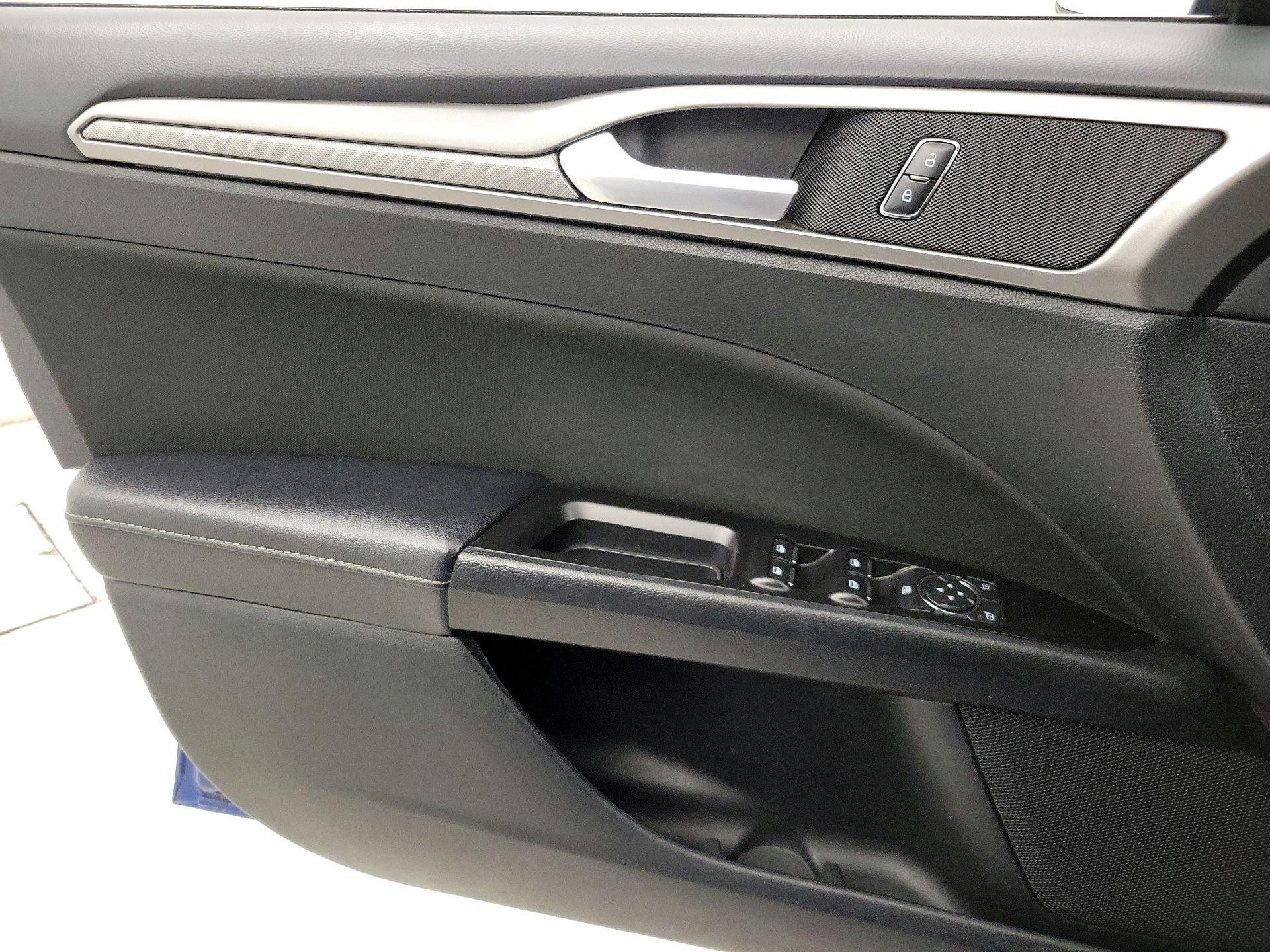 Thumbnail: 2017 Ford Fusion - 12