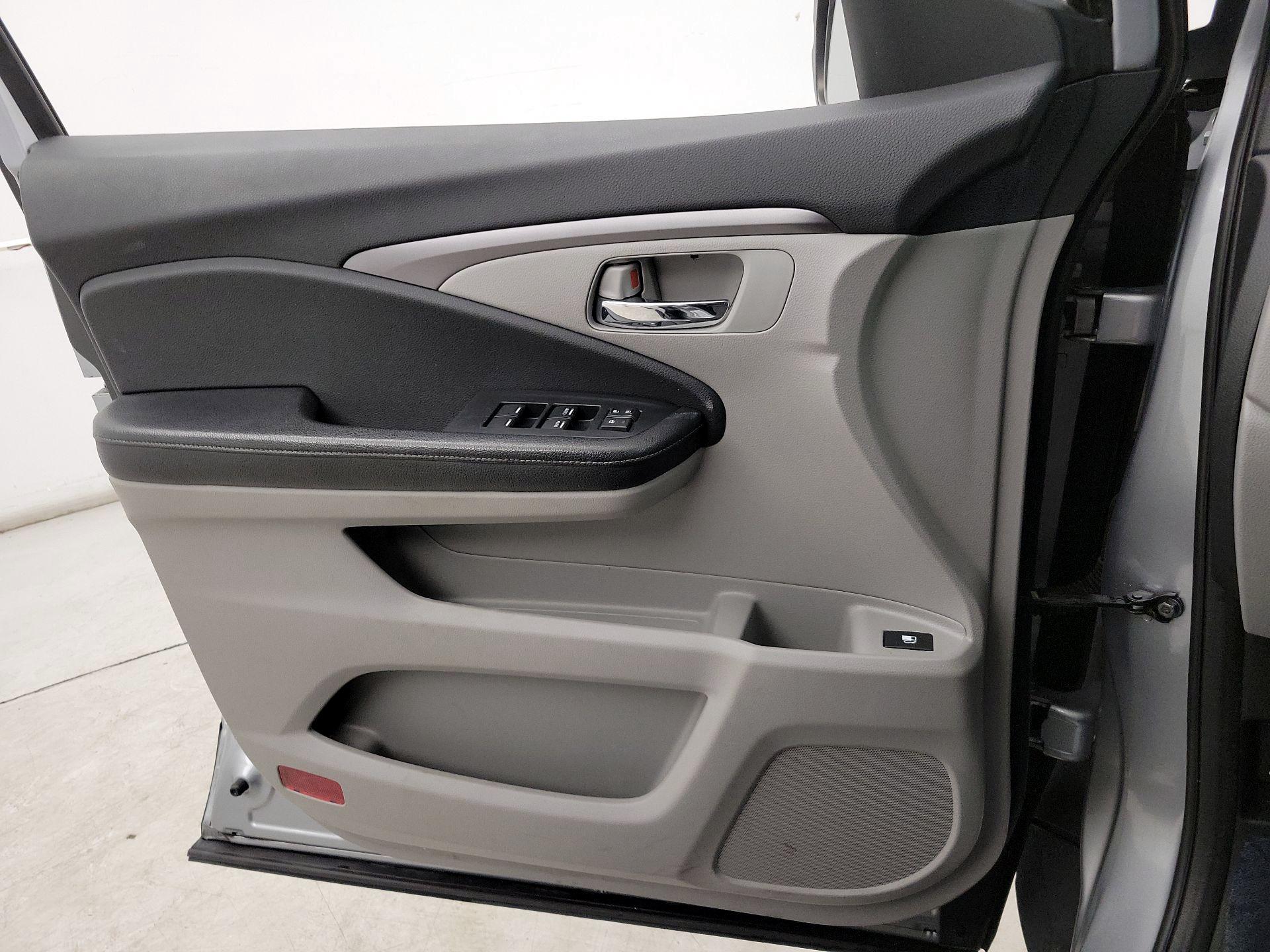 Thumbnail: 2017 Honda Ridgeline - 12