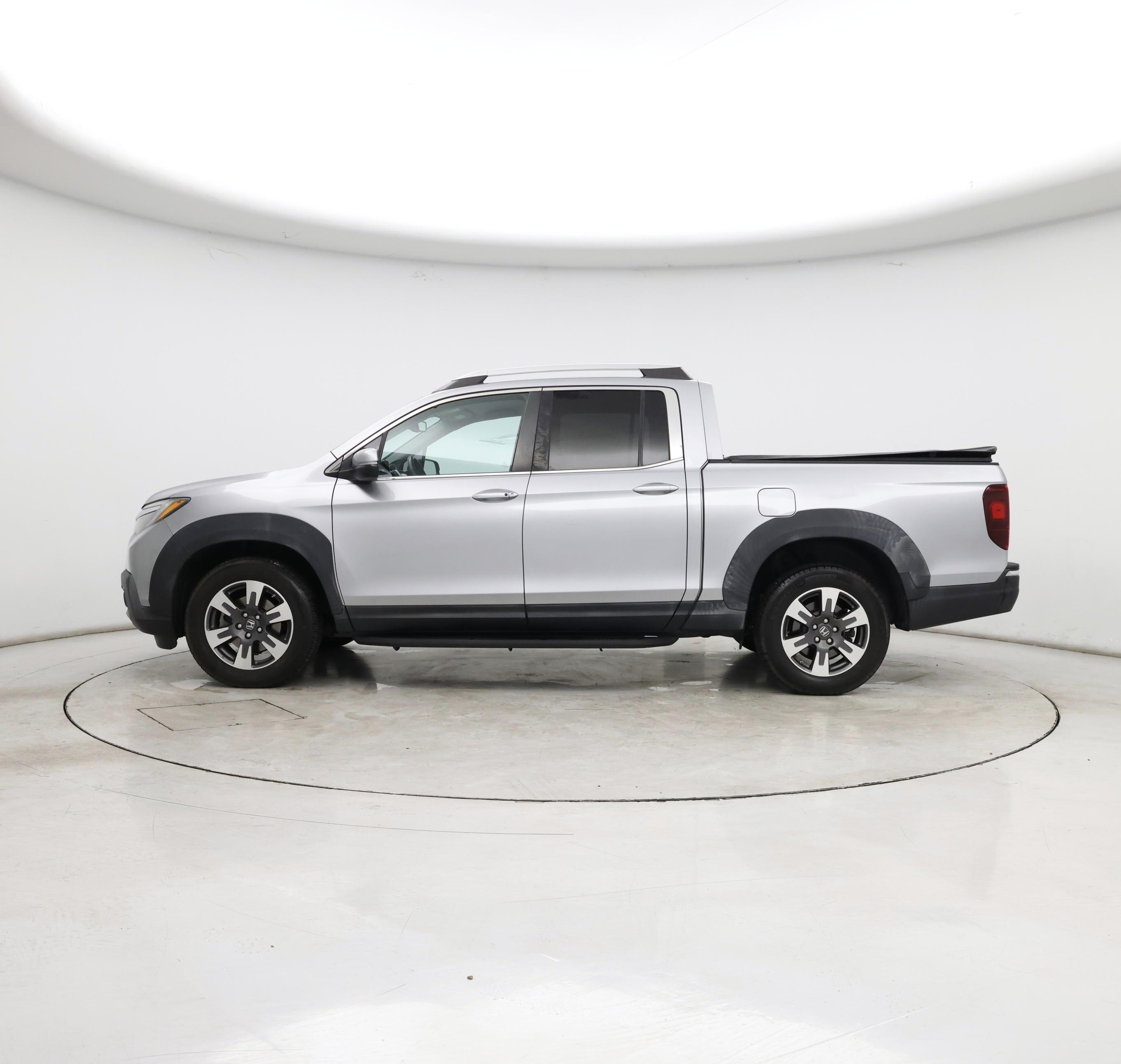 Thumbnail: 2017 Honda Ridgeline - 3