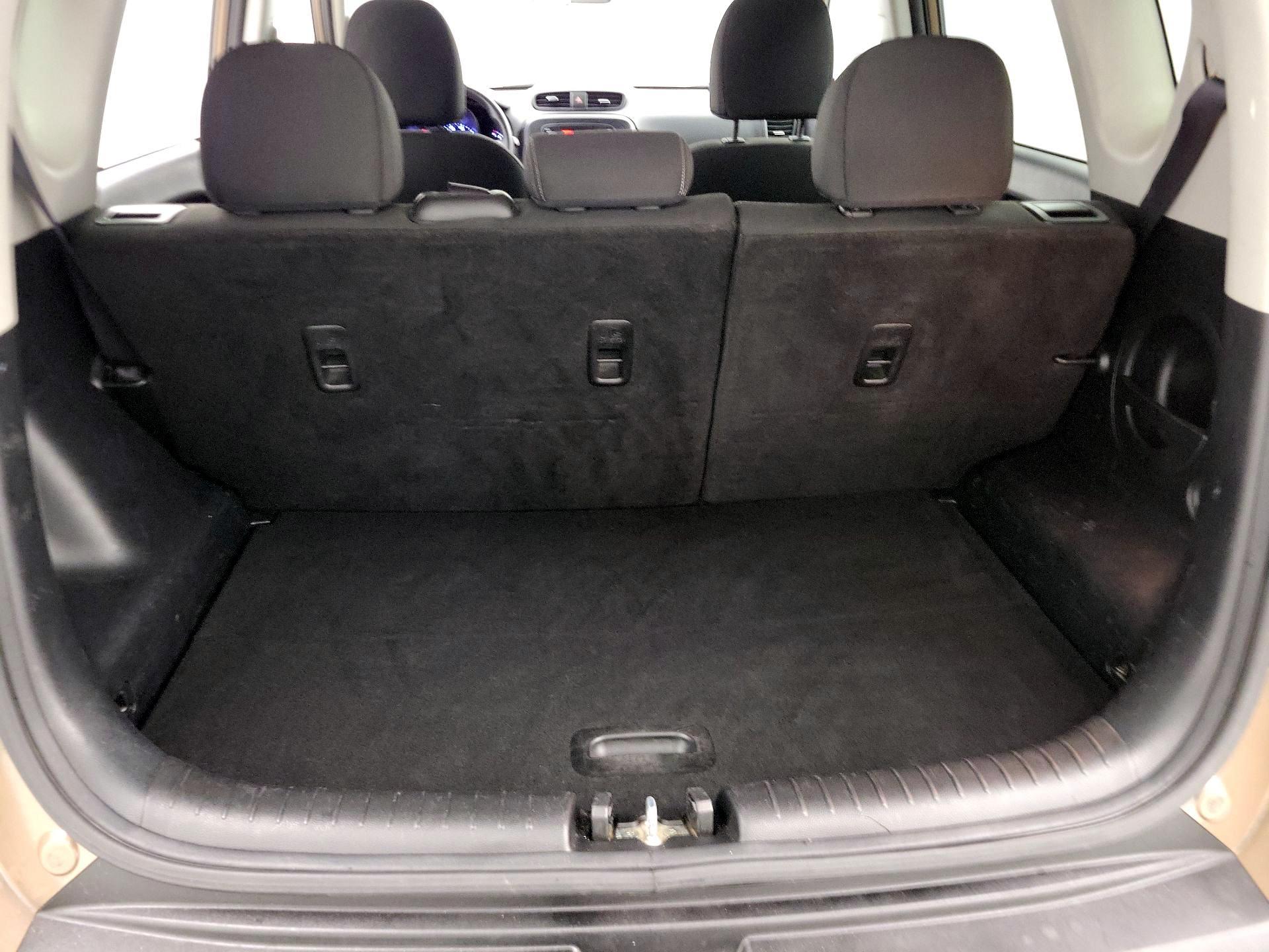 Thumbnail: 2014 Kia Soul - 19