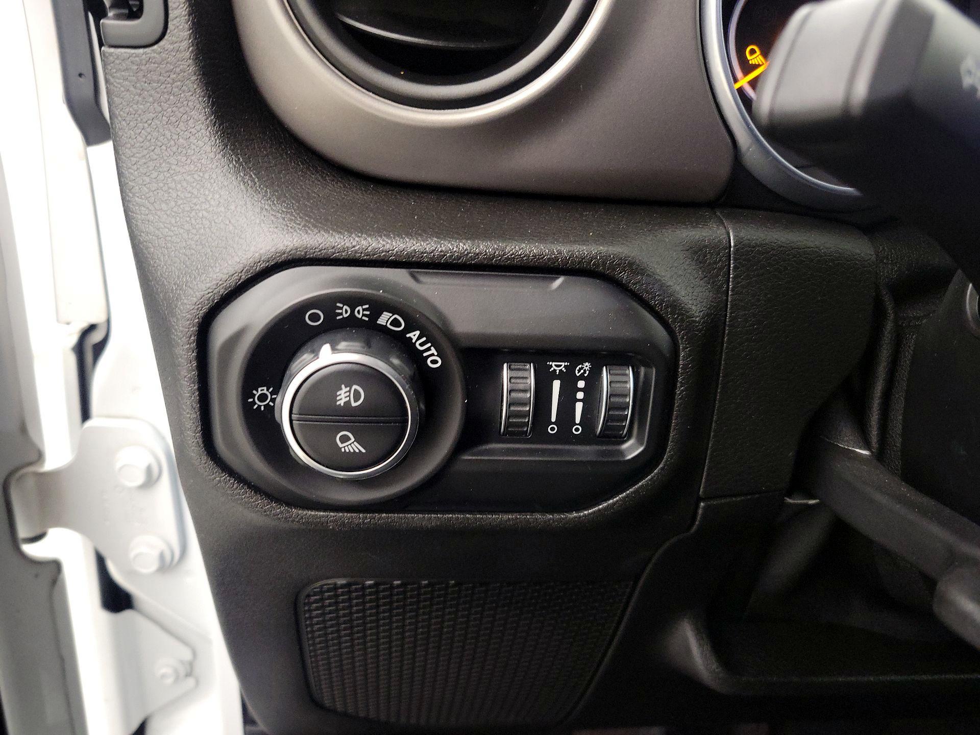 Thumbnail: 2020 Jeep Gladiator - 13