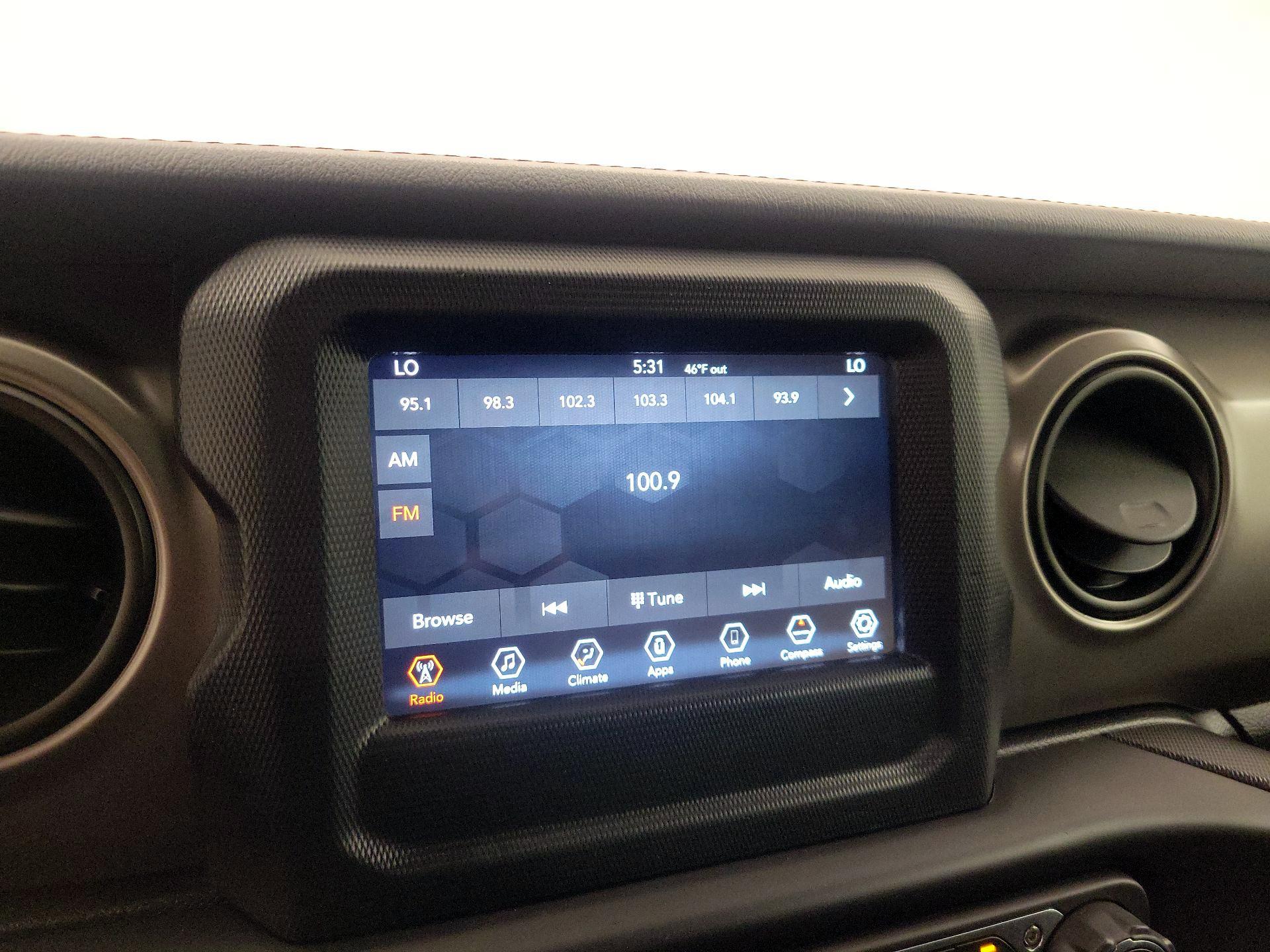 Thumbnail: 2020 Jeep Gladiator - 16