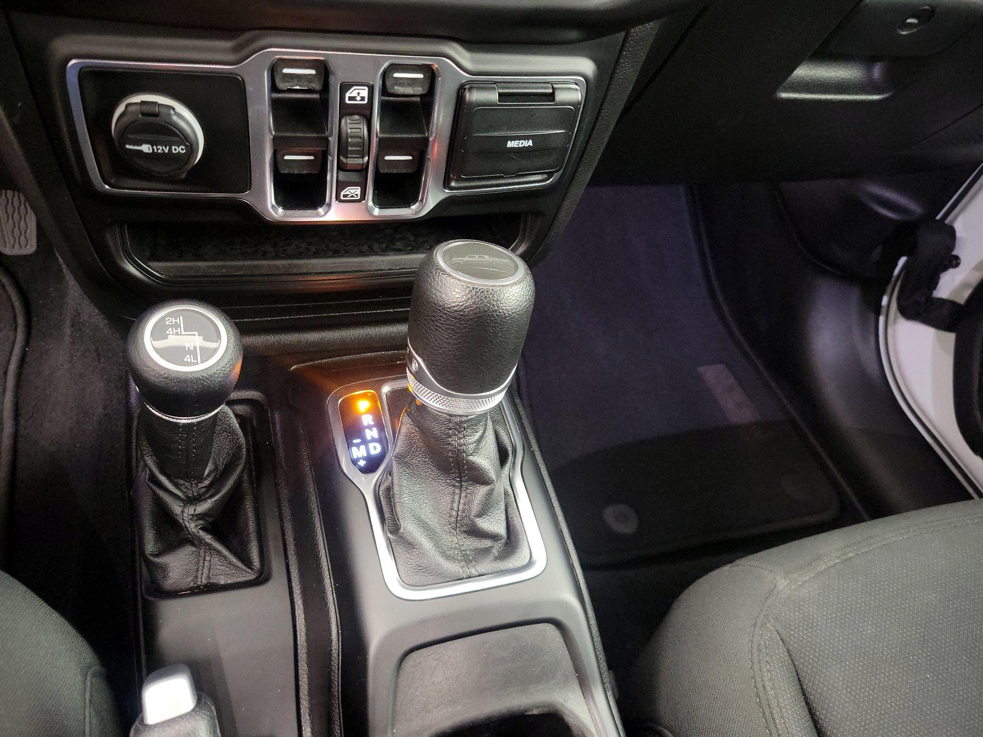 Thumbnail: 2020 Jeep Gladiator - 18