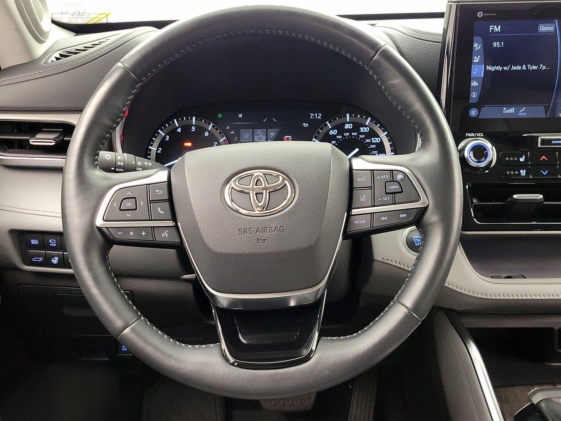 Thumbnail: 2021 Toyota Highlander - 10