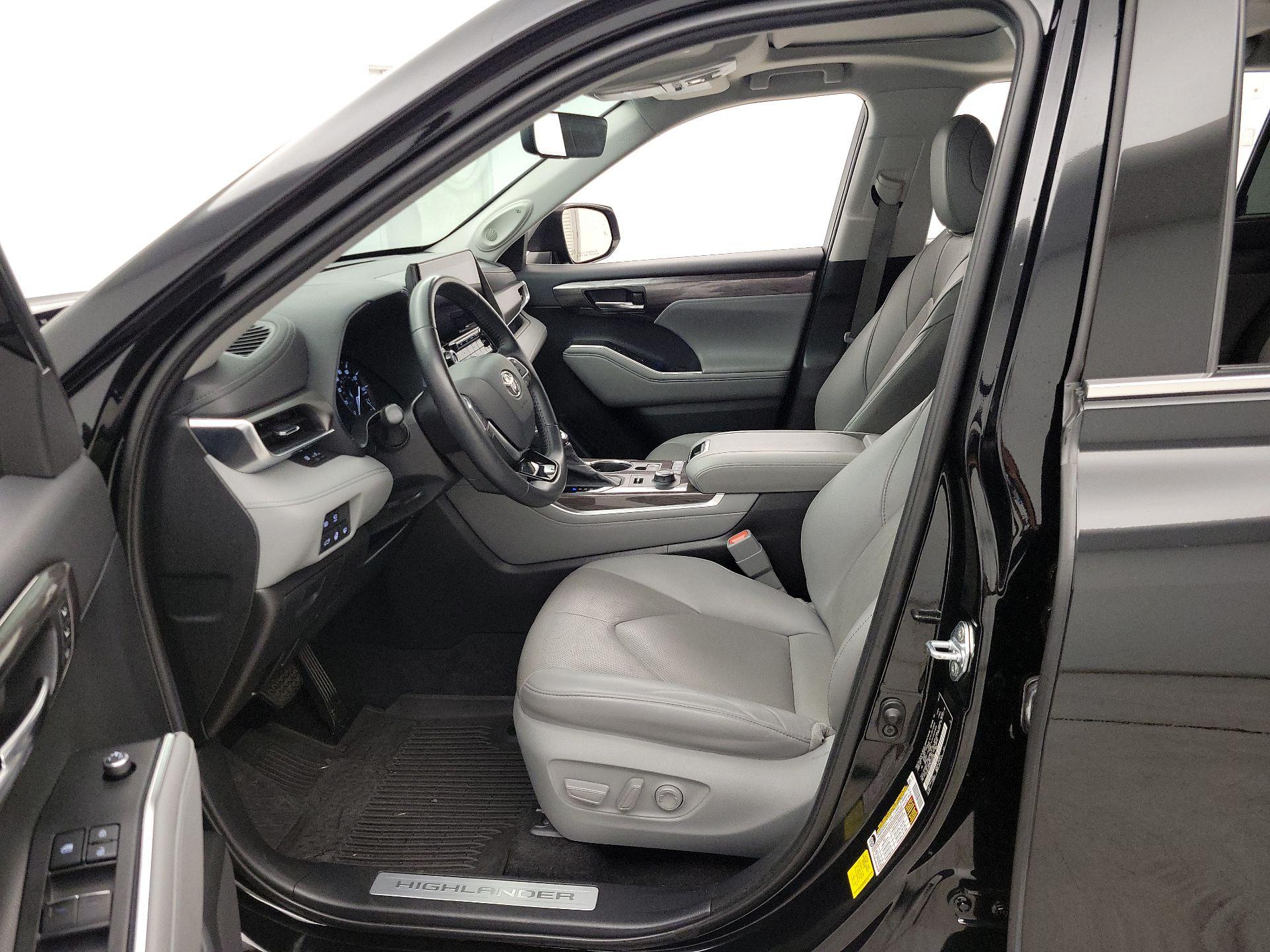 Thumbnail: 2021 Toyota Highlander - 11