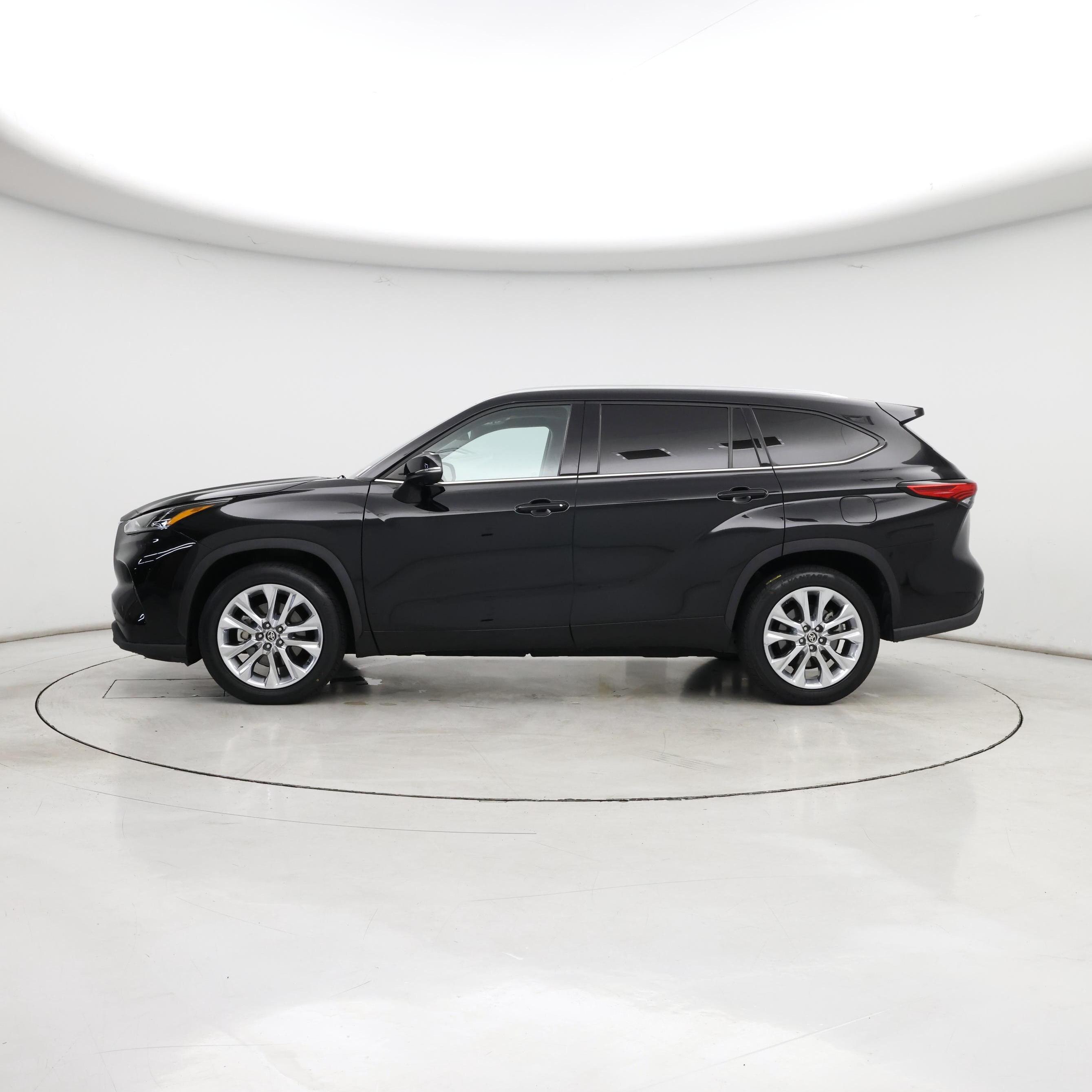 Thumbnail: 2021 Toyota Highlander - 3