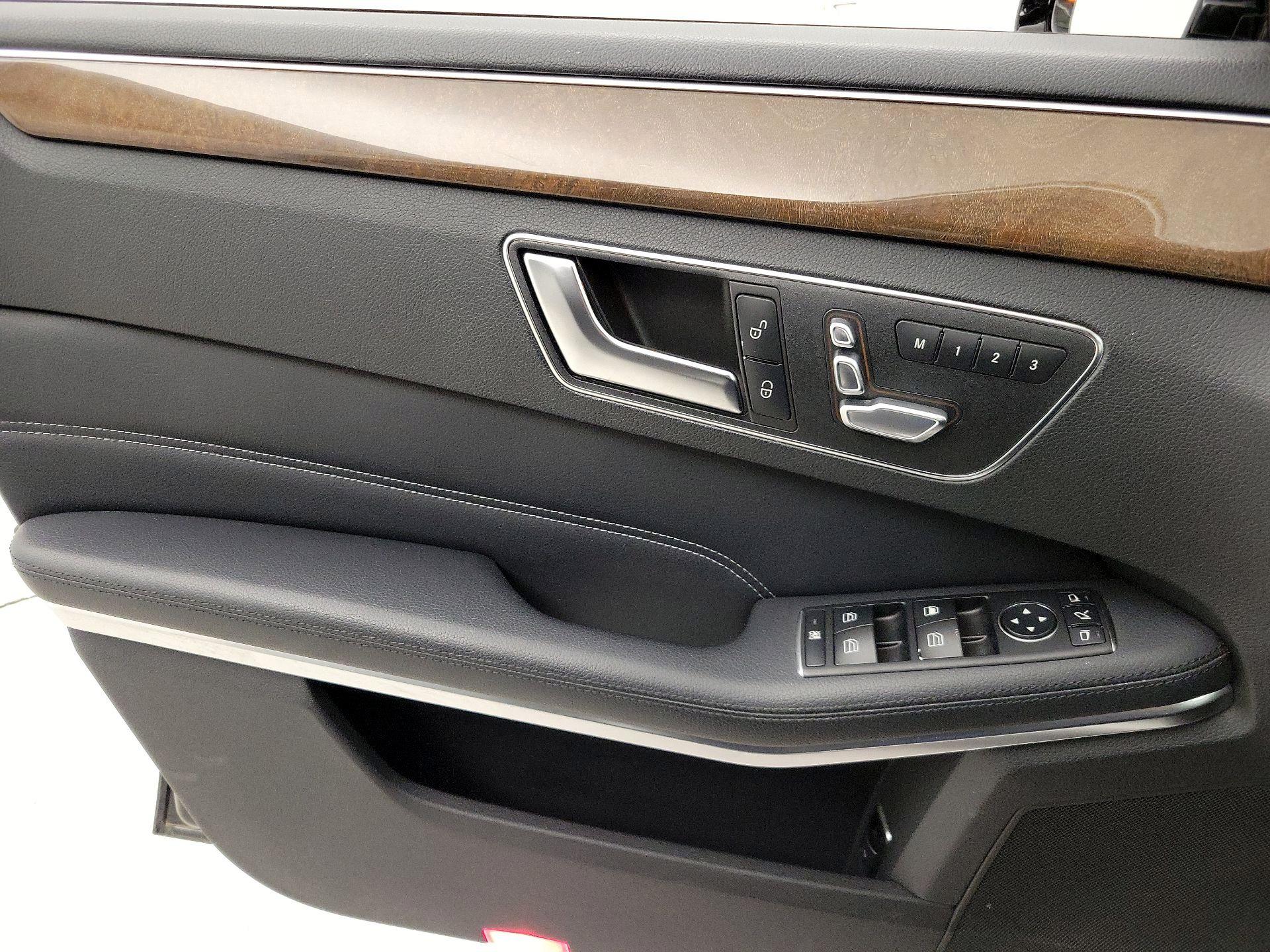 Thumbnail: 2016 Mercedes-Benz E-Class - 12