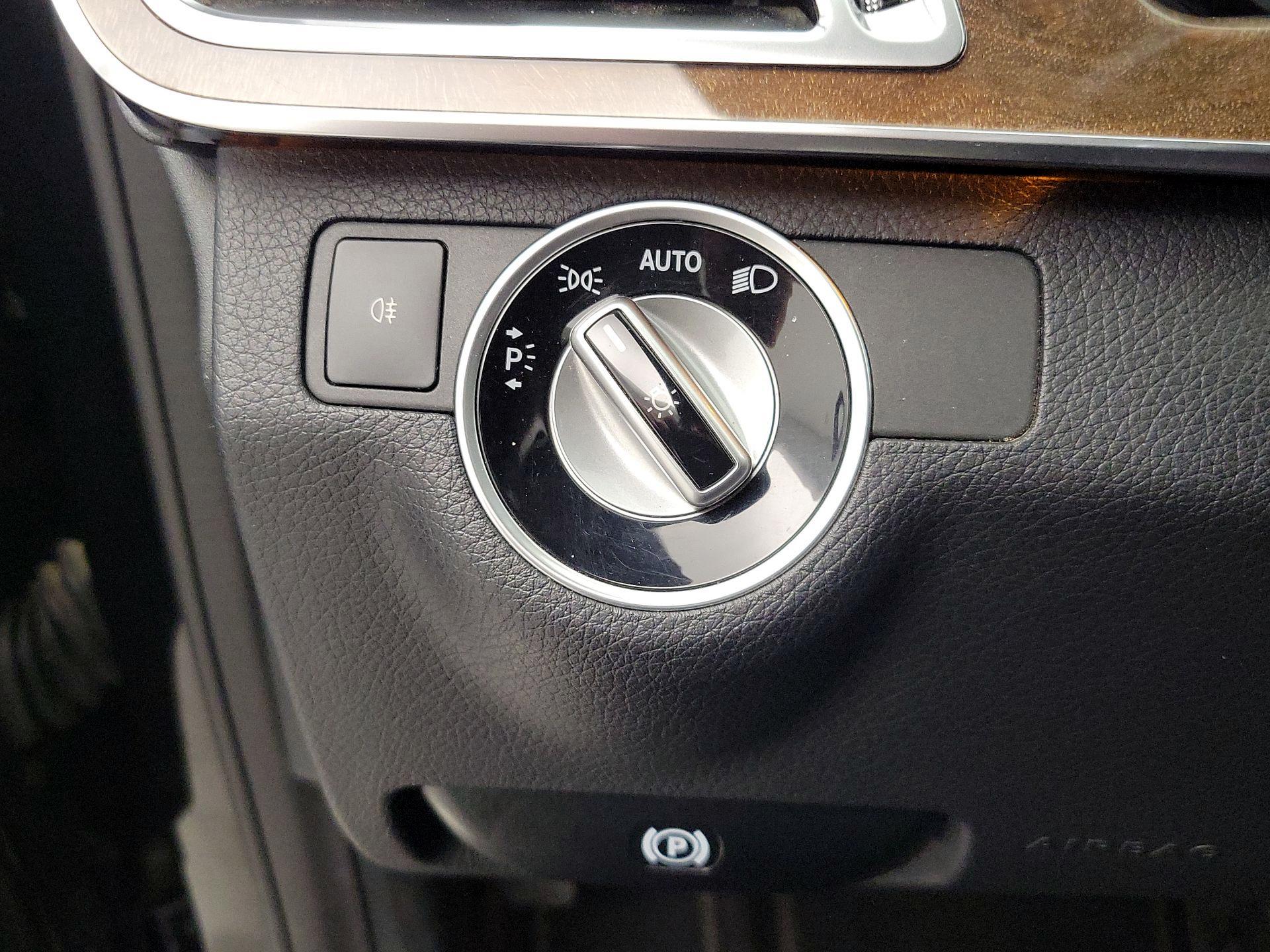 Thumbnail: 2016 Mercedes-Benz E-Class - 13