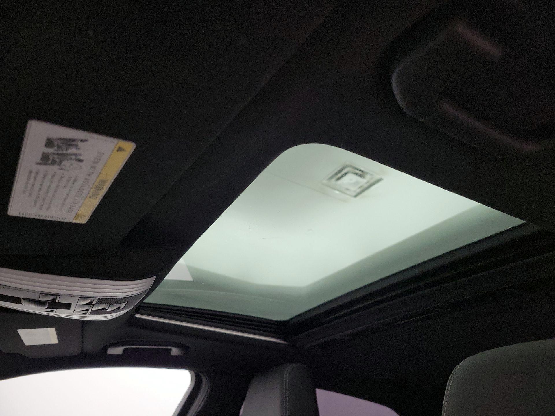 Thumbnail: 2016 Mercedes-Benz E-Class - 19