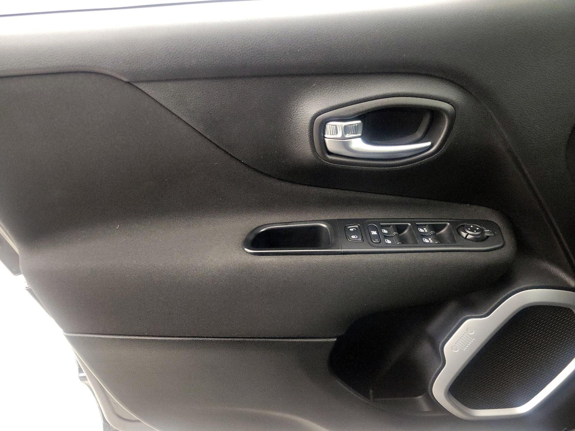 Thumbnail: 2018 Jeep Renegade - 12