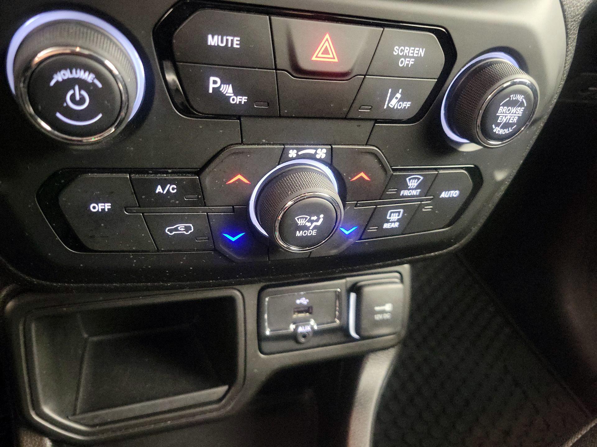 Thumbnail: 2018 Jeep Renegade - 16