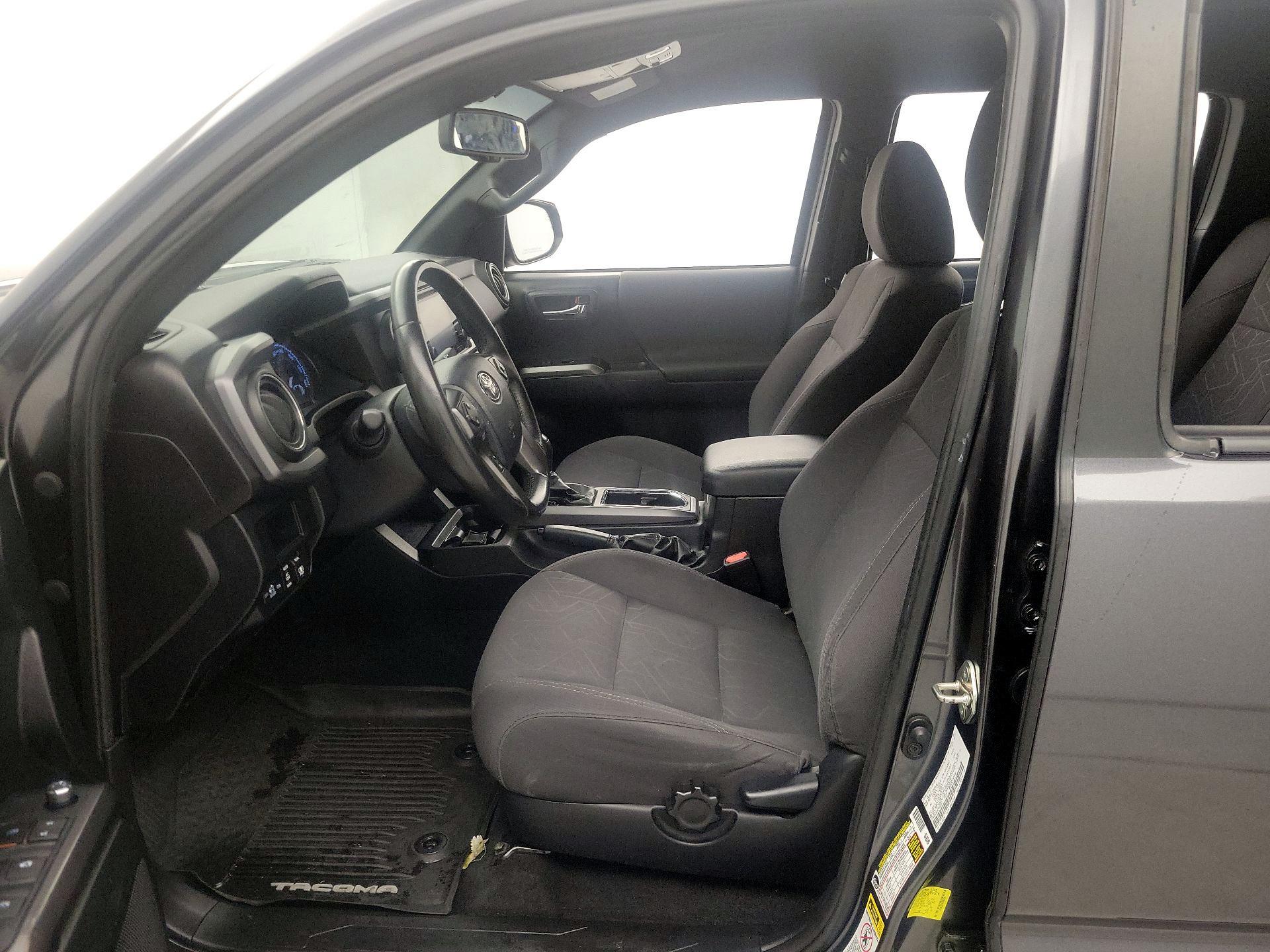 Thumbnail: 2017 Toyota Tacoma - 11