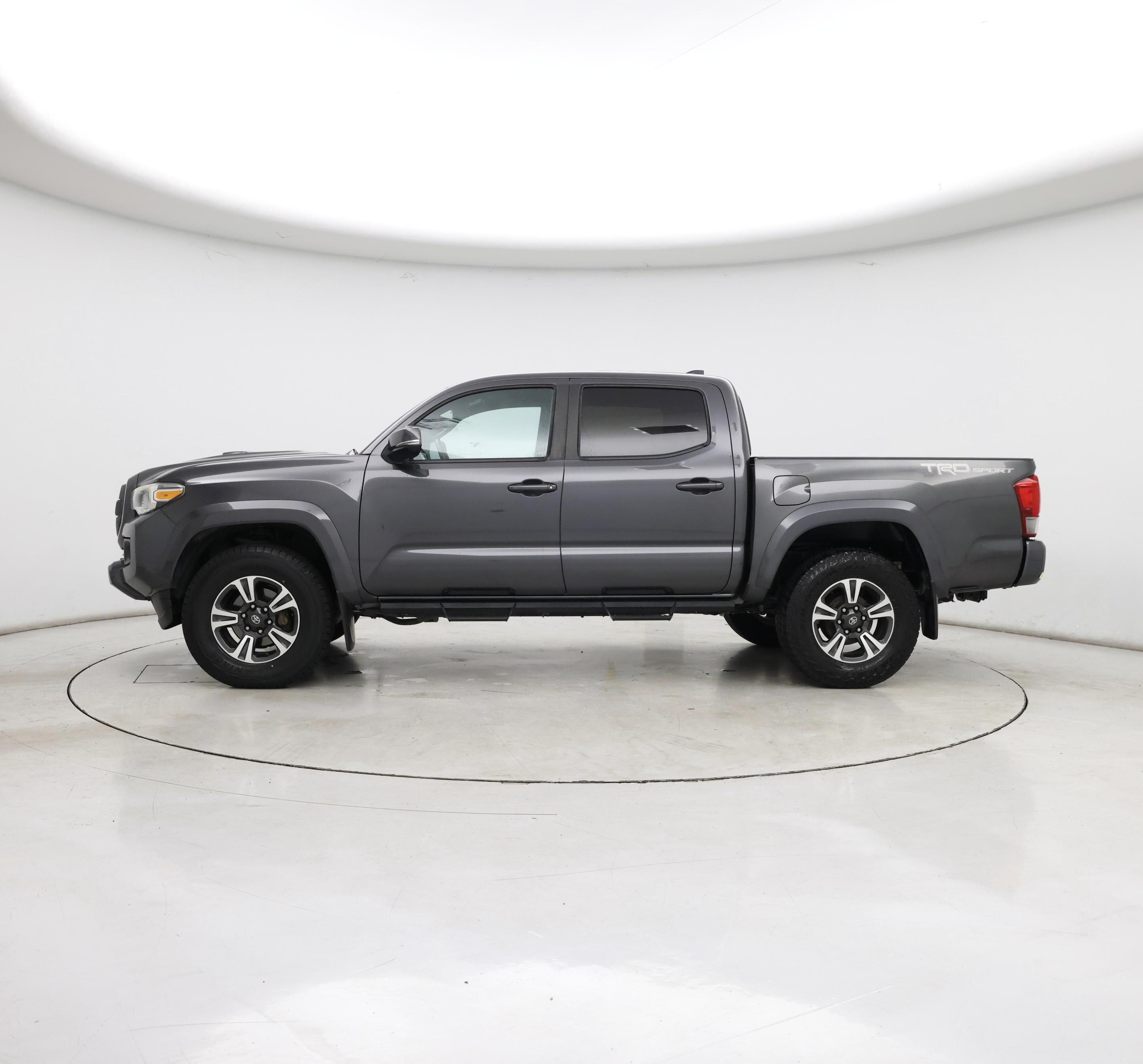 Thumbnail: 2017 Toyota Tacoma - 3