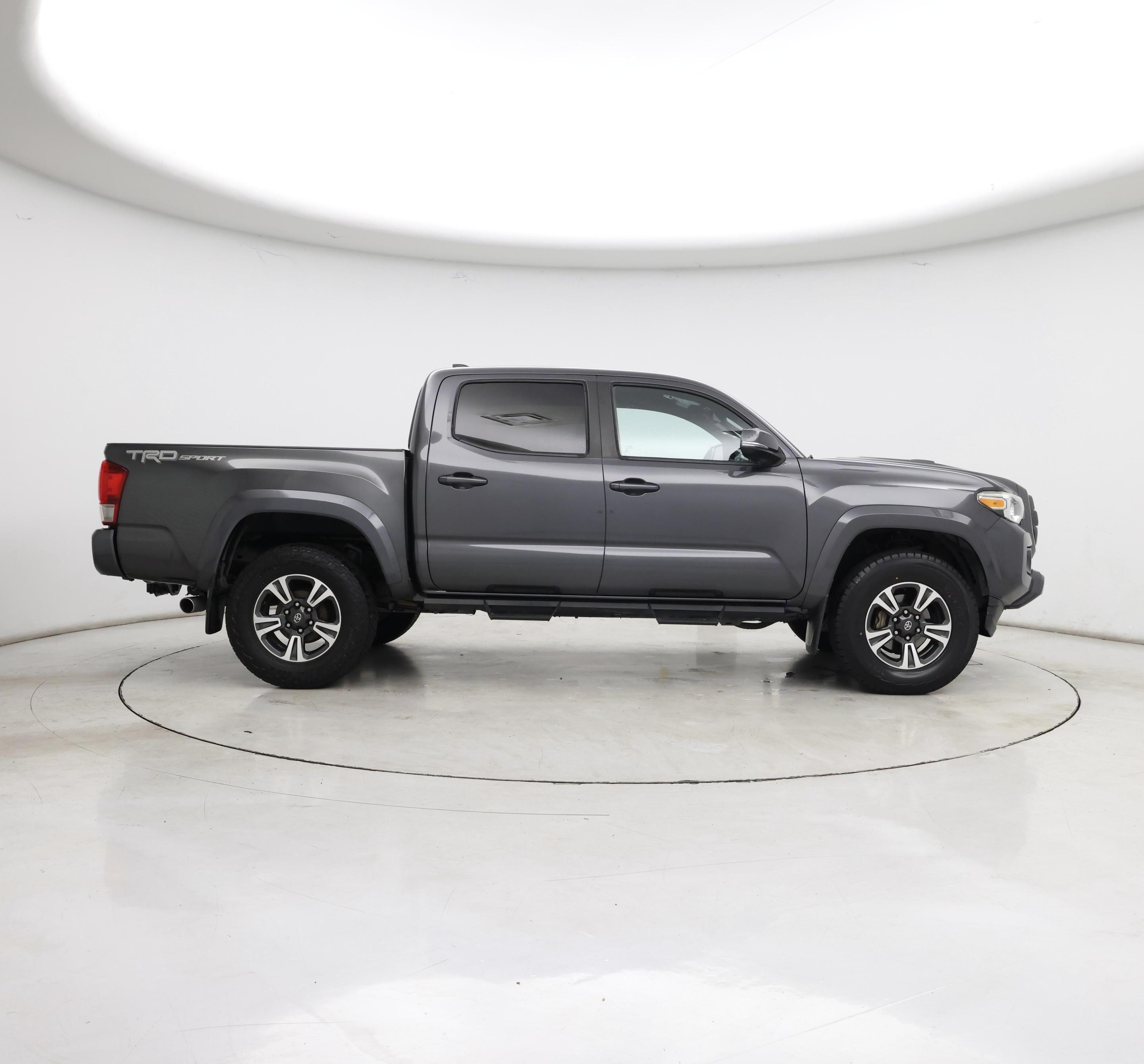 Thumbnail: 2017 Toyota Tacoma - 7