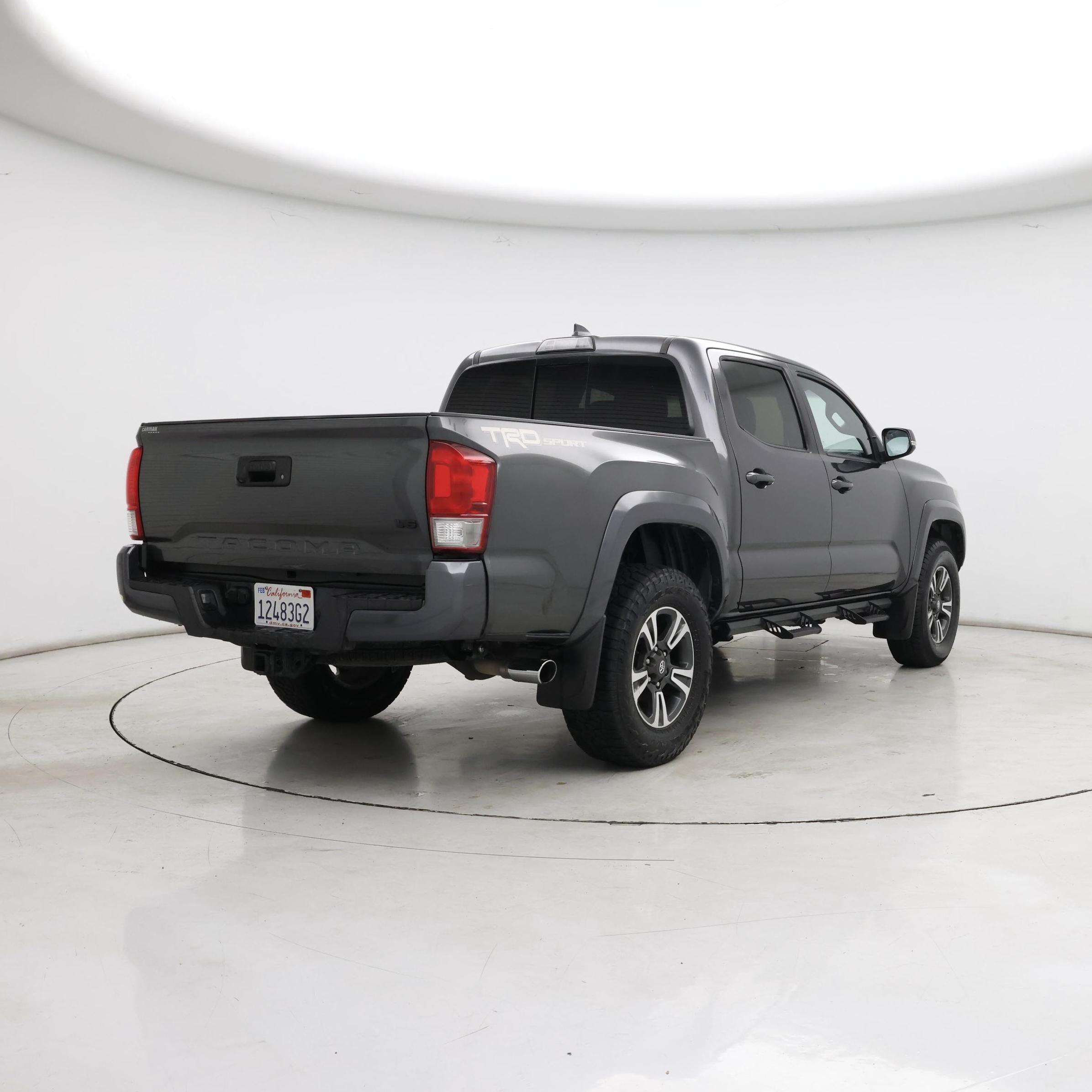 Thumbnail: 2017 Toyota Tacoma - 8