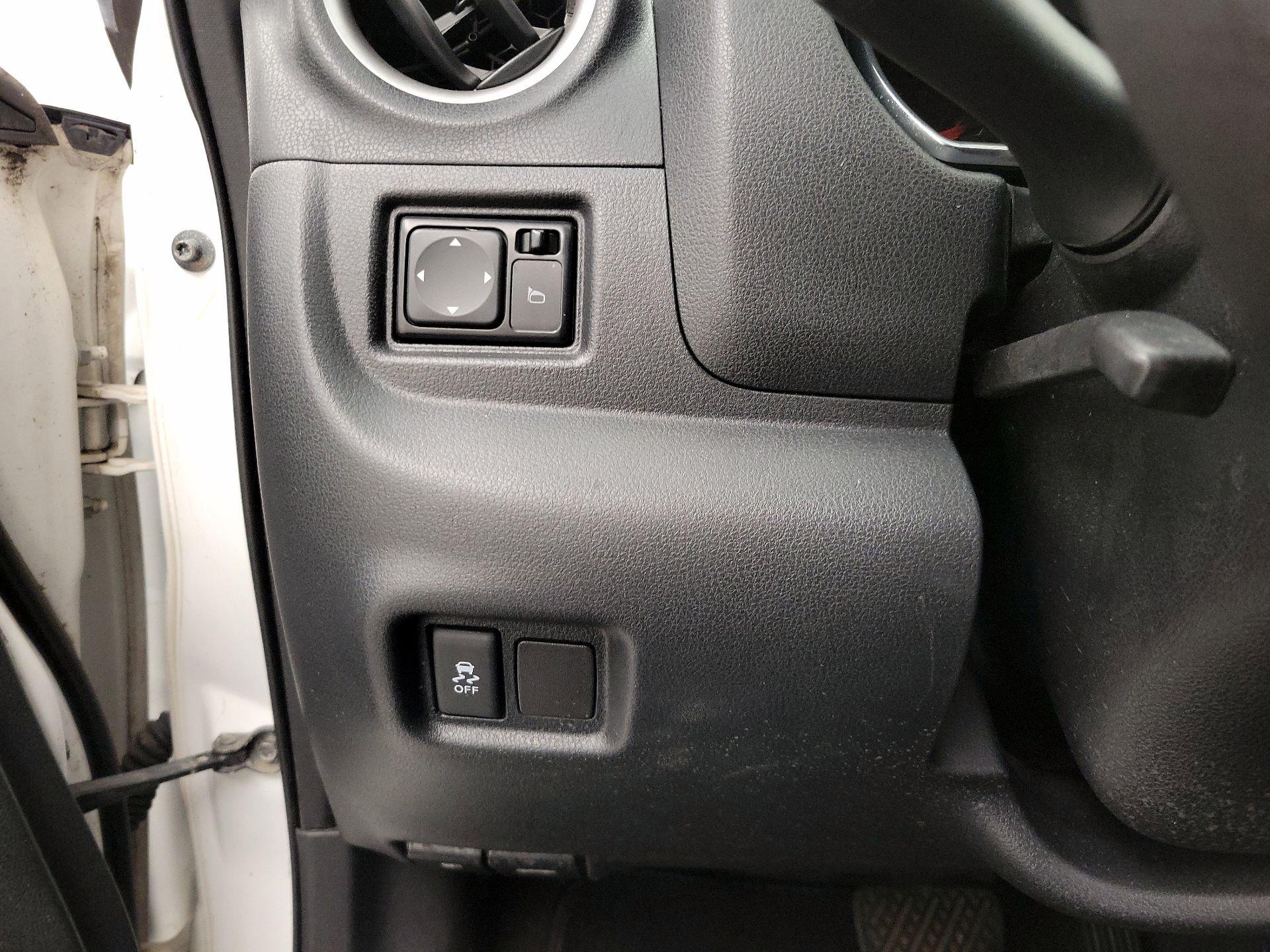 Thumbnail: 2014 Nissan Versa Note - 13