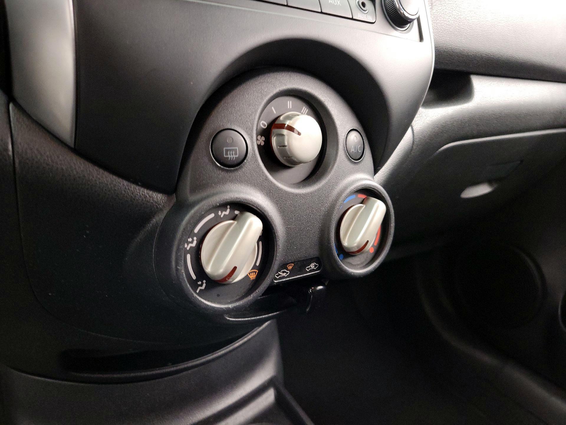 Thumbnail: 2014 Nissan Versa Note - 15