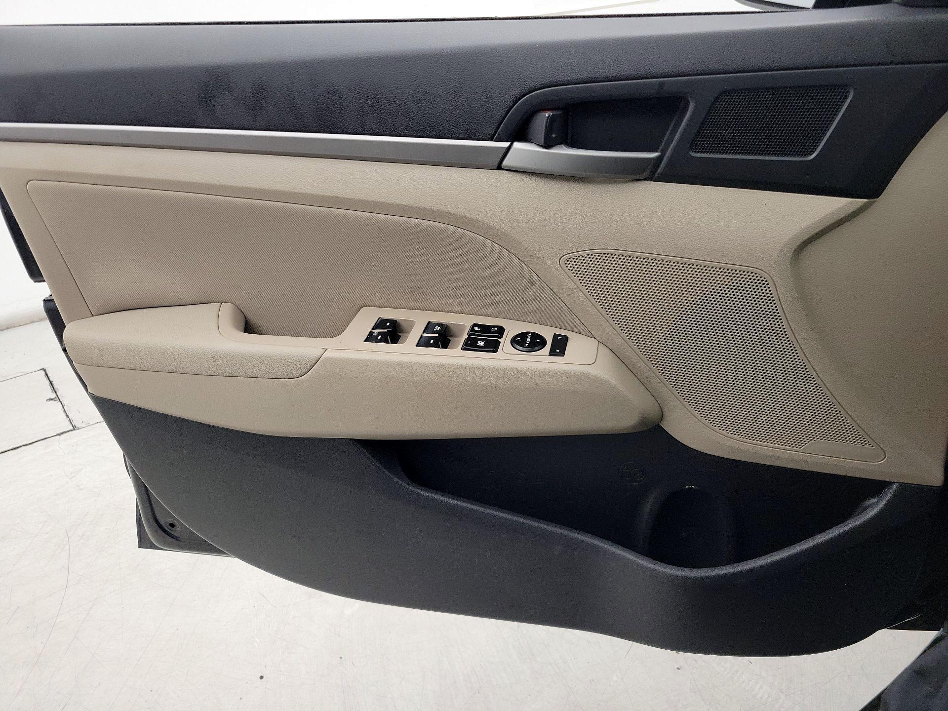 Thumbnail: 2017 Hyundai Elantra - 12