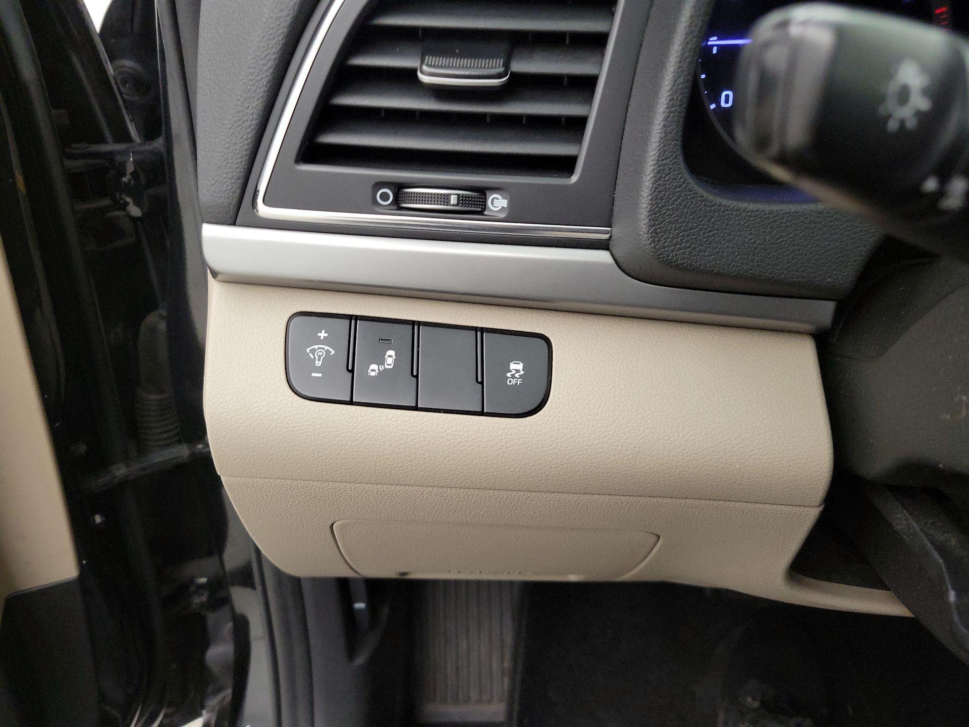 Thumbnail: 2017 Hyundai Elantra - 13