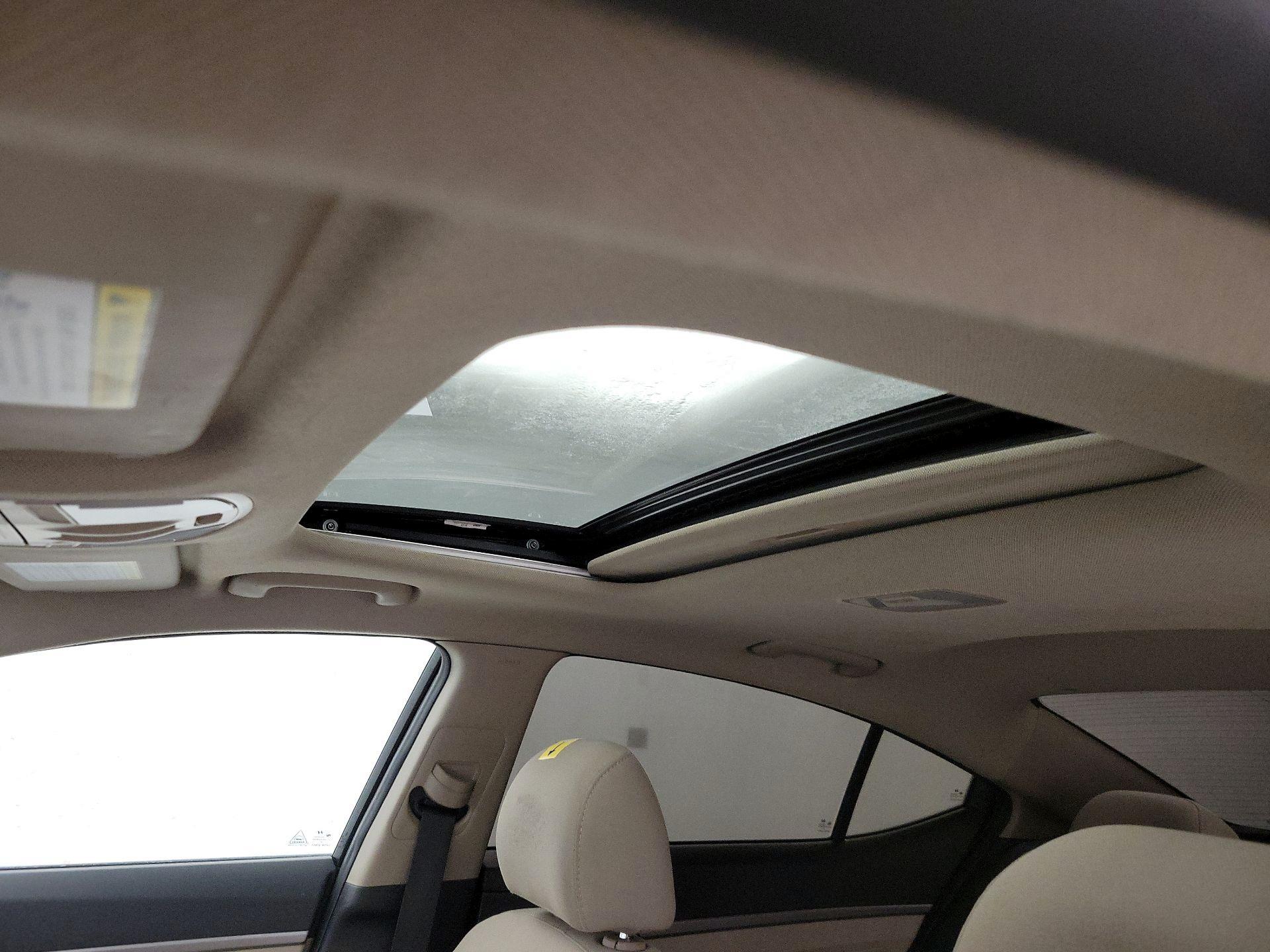 Thumbnail: 2017 Hyundai Elantra - 19