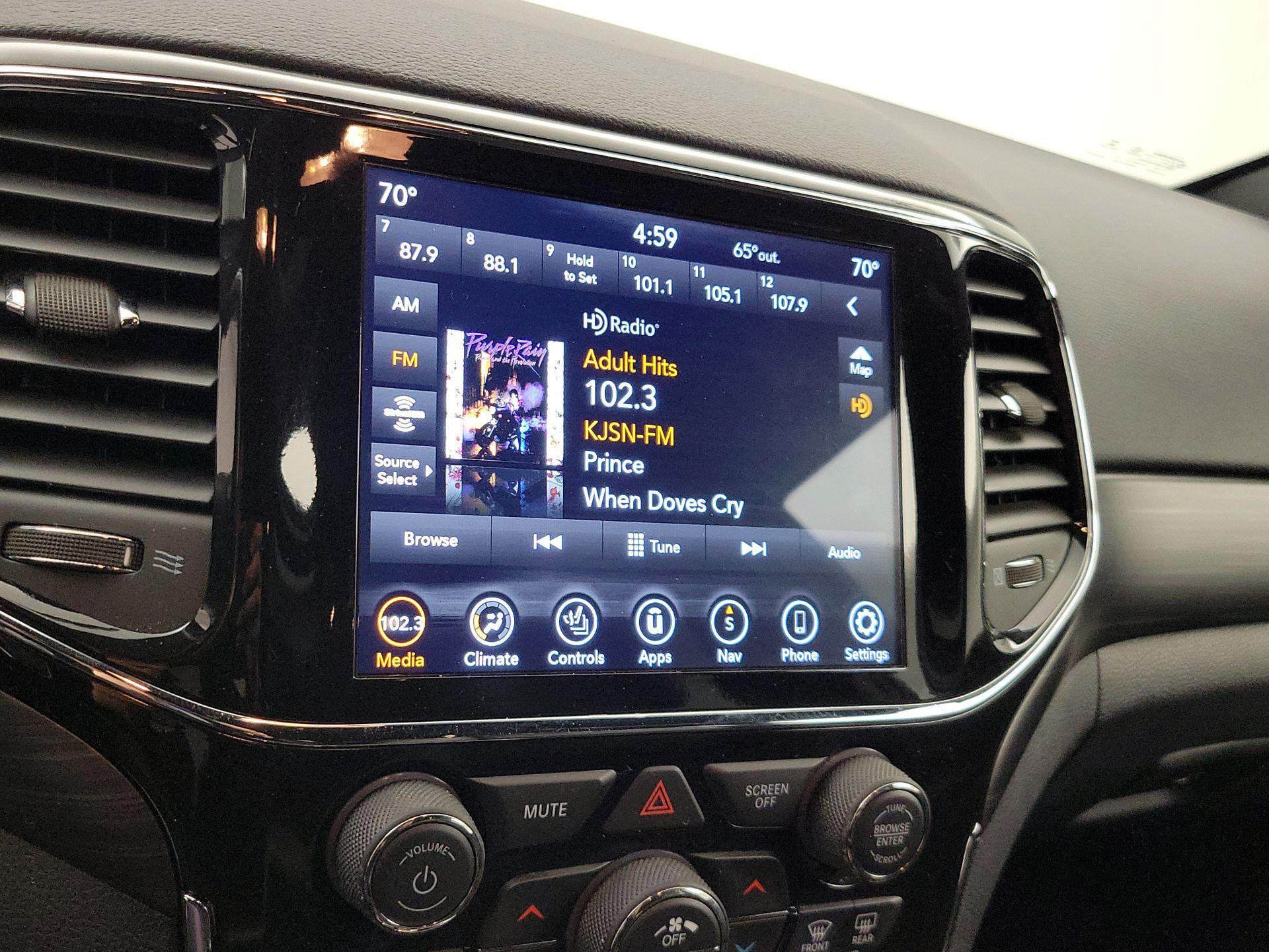 Thumbnail: 2021 Jeep Grand Cherokee - 16