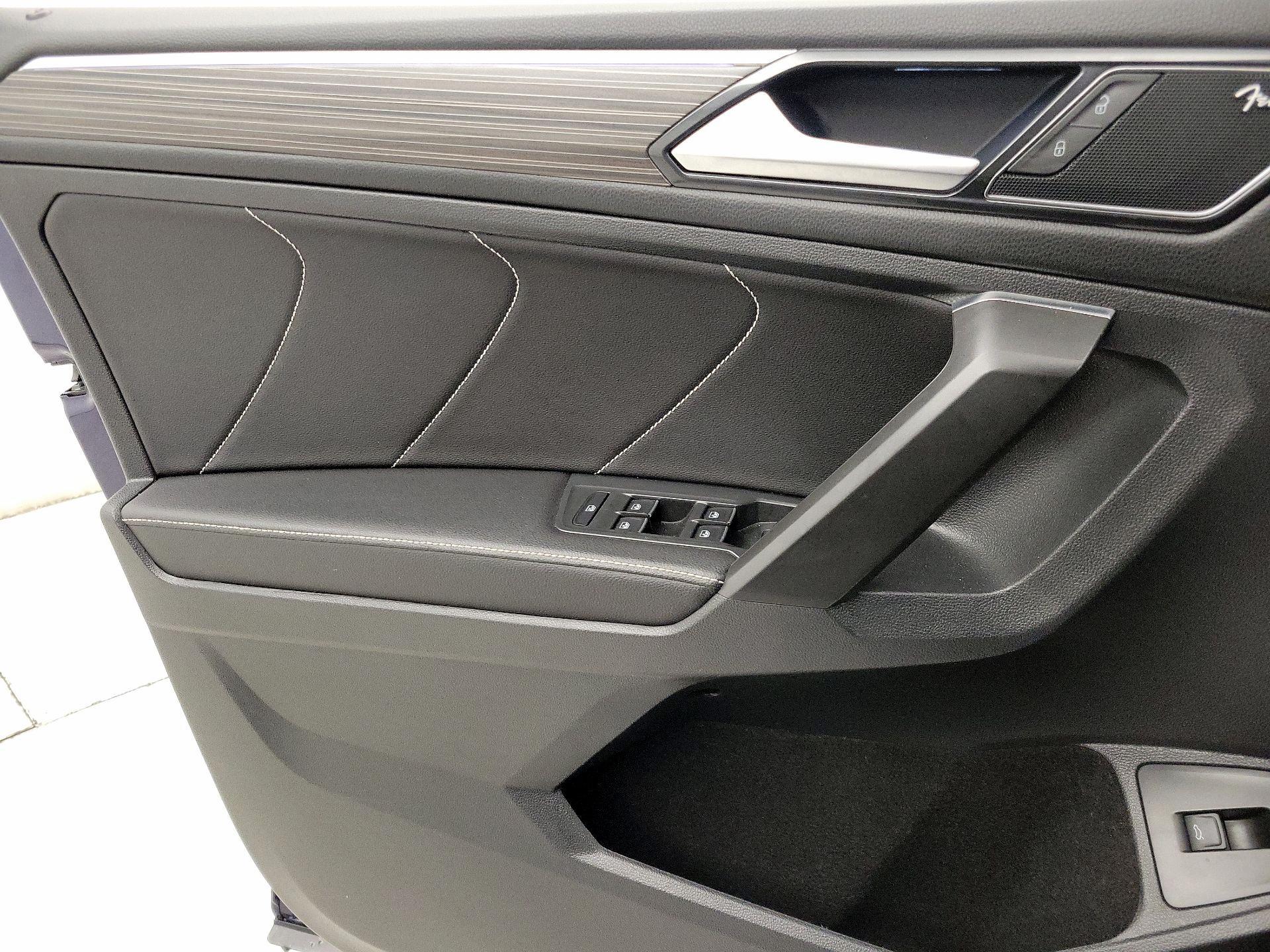 Thumbnail: 2022 Volkswagen Tiguan - 12