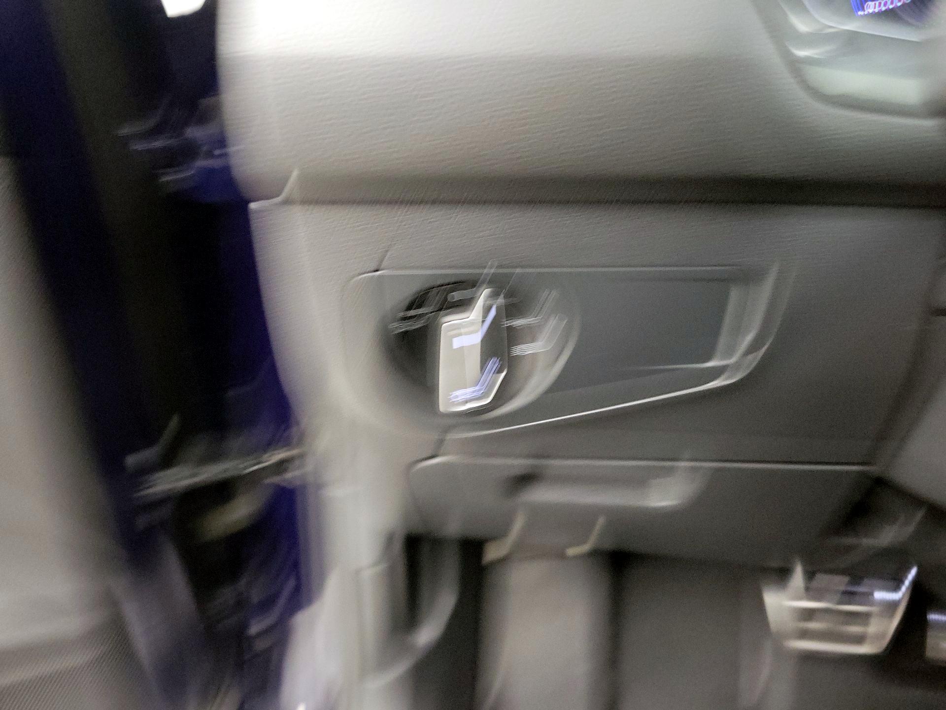 Thumbnail: 2022 Volkswagen Tiguan - 13