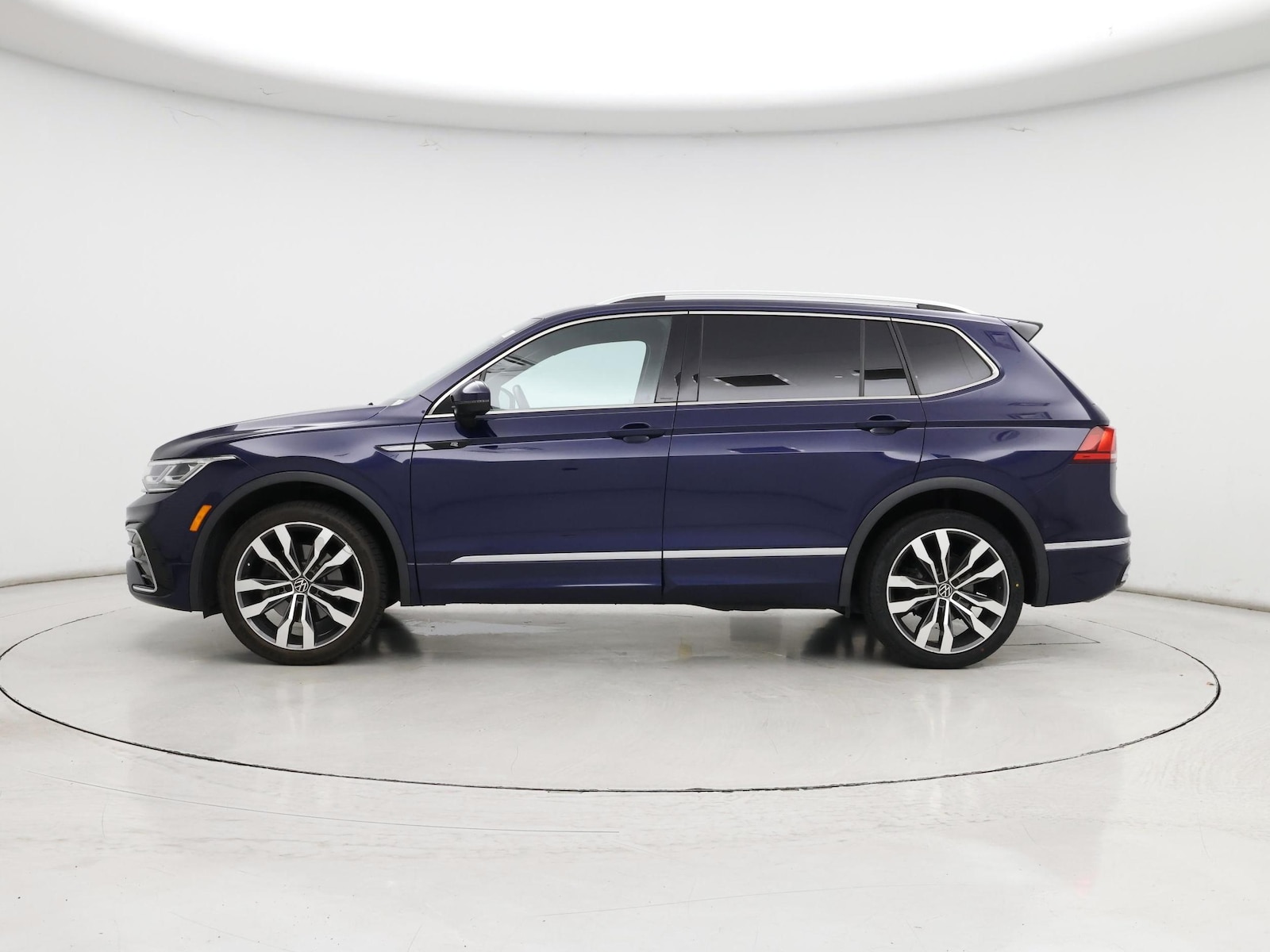 2022 Volkswagen Tiguan SEL R-LINE - Photo 4