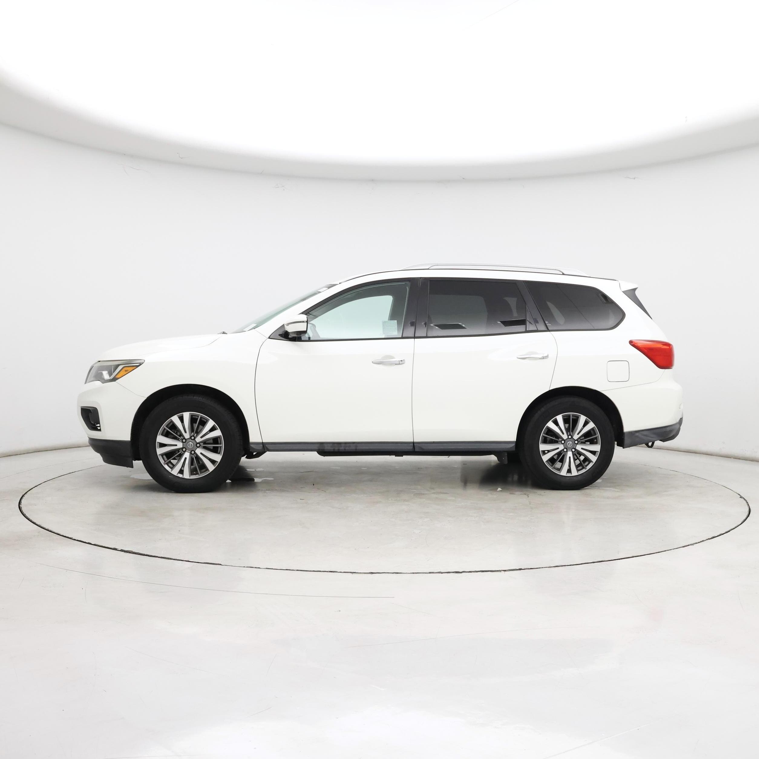 Thumbnail: 2018 Nissan Pathfinder - 3